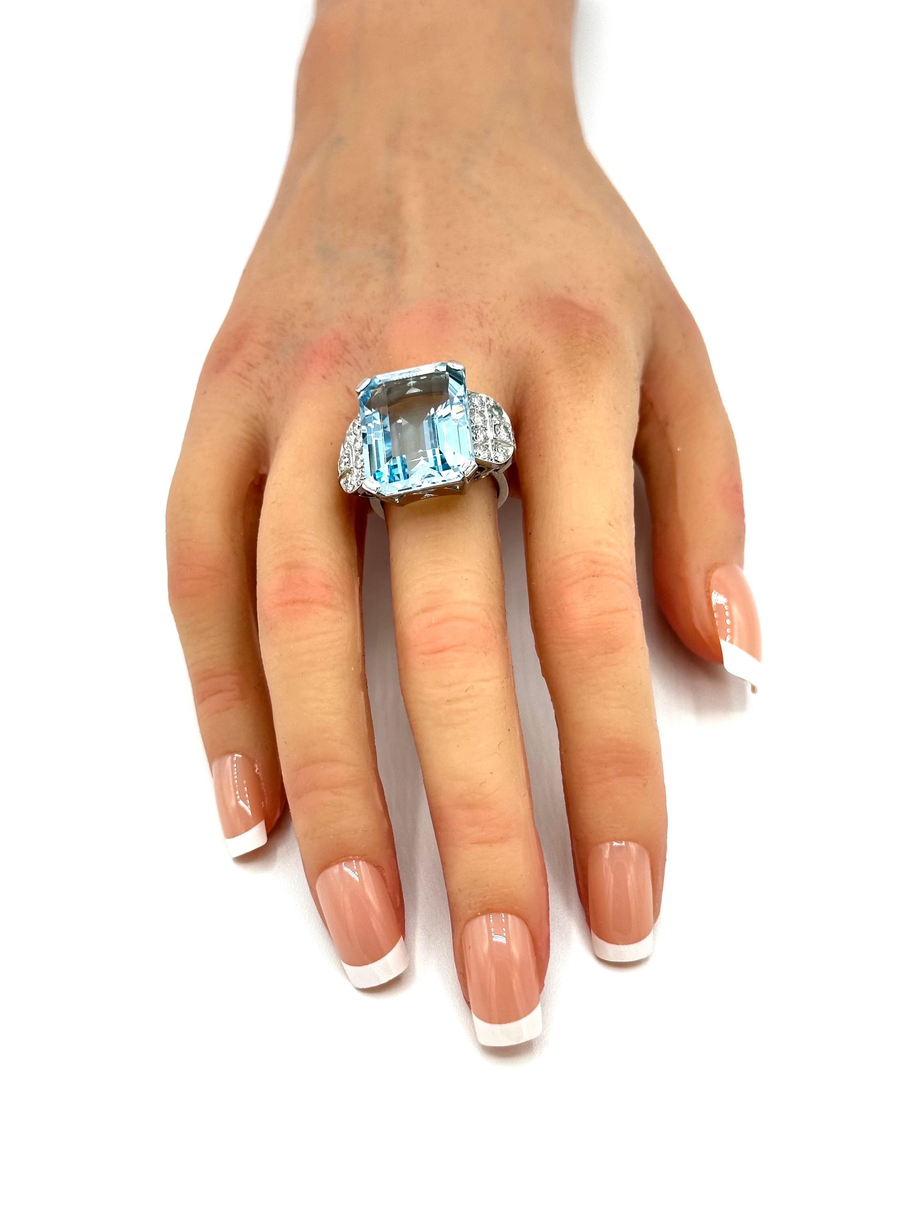 Retro 21.67 Carats Emerald Cut Aquamarine and Diamond Platinum Cocktail Ring For Sale 4