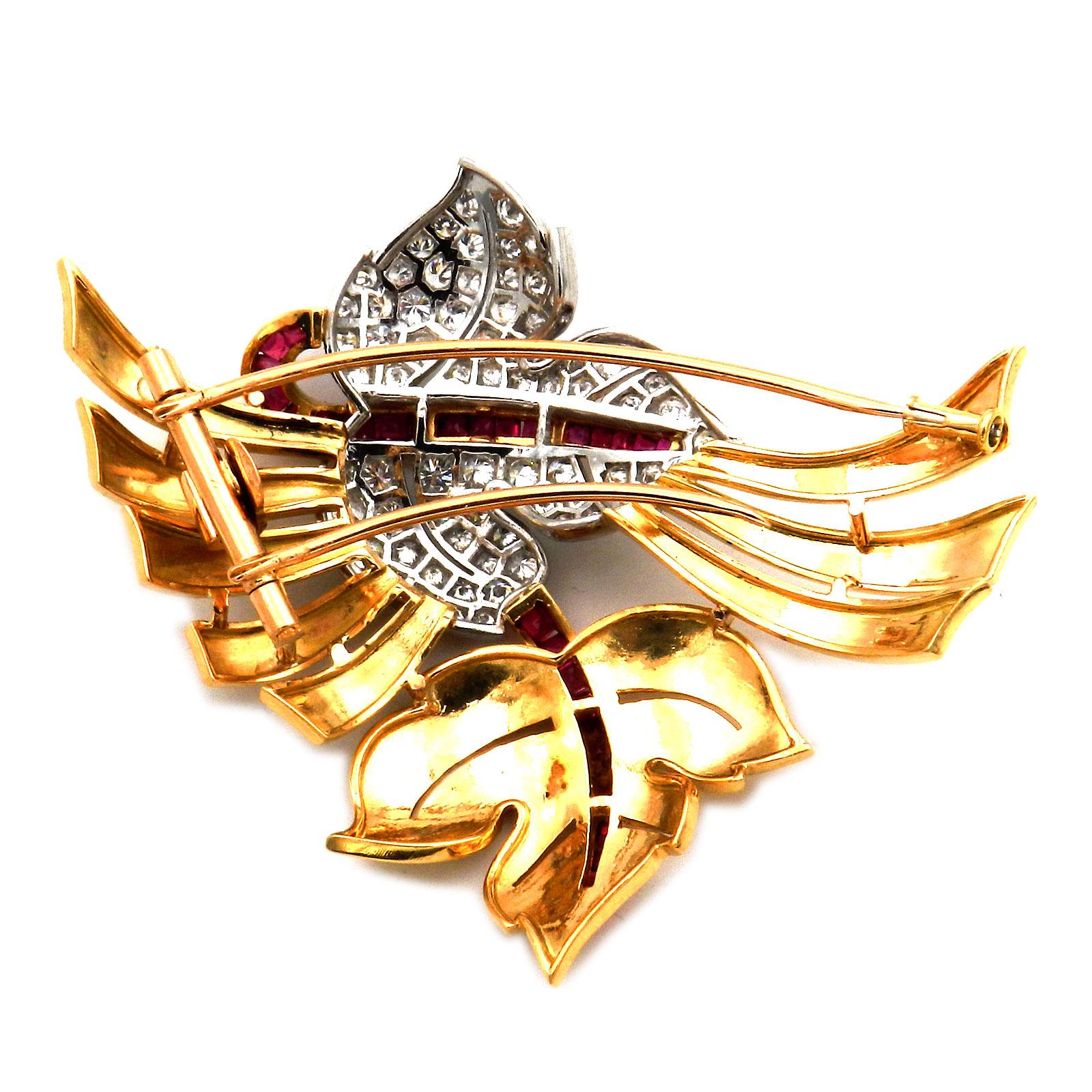 Retro 2.1ct Diamond Ruby Leaf Brooch in 18K Gold and Platinum, circa 1945 In Good Condition For Sale In Goettingen, DE