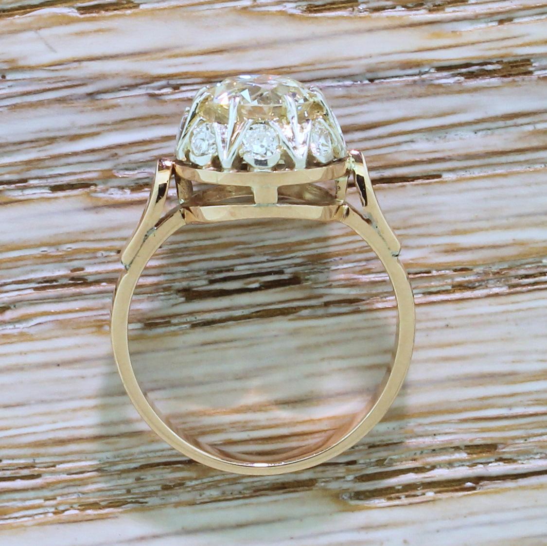 Retro 2.26 Carat Old European Cut Diamond Cluster Ring For Sale 1