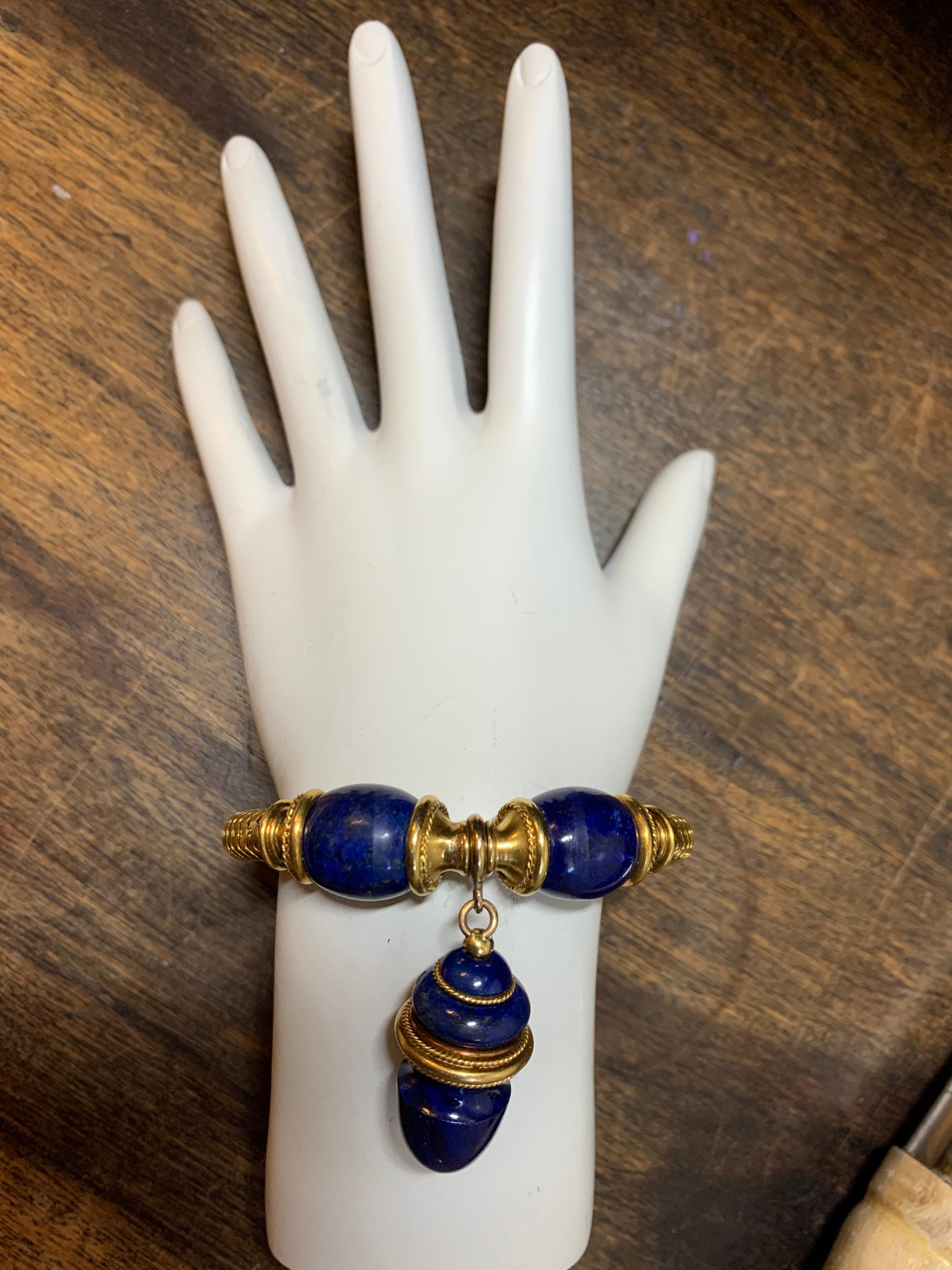 Retro 22 Karat Gold Bracelet Natural Lapis Lazuli Gem Stone, circa 1940 In Good Condition For Sale In Los Angeles, CA