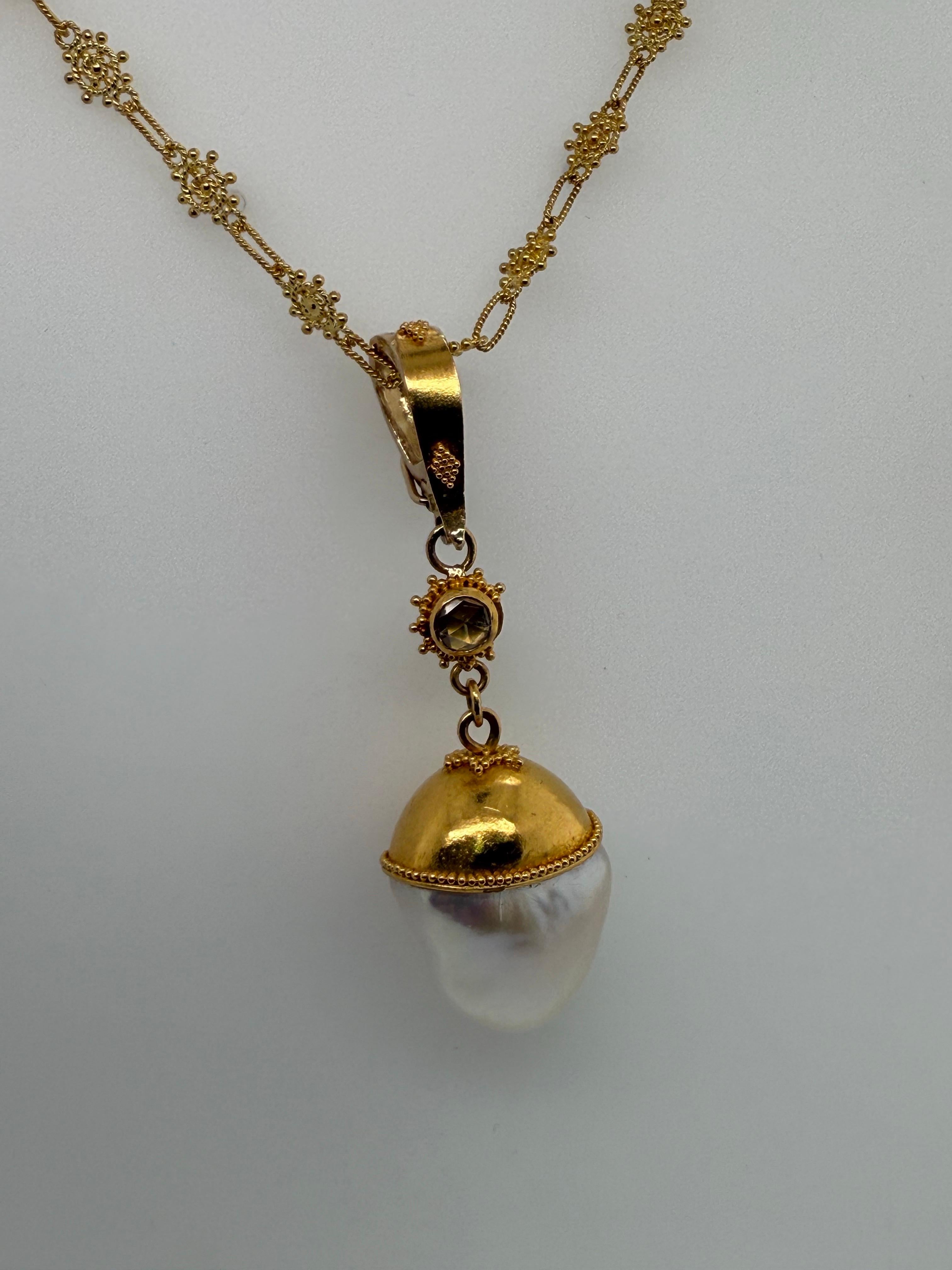 Donna Collana retrò in oro giallo 22K con ciondolo di perle da 15 mm con chiusura a ginocchiera CIRCA 1990 in vendita