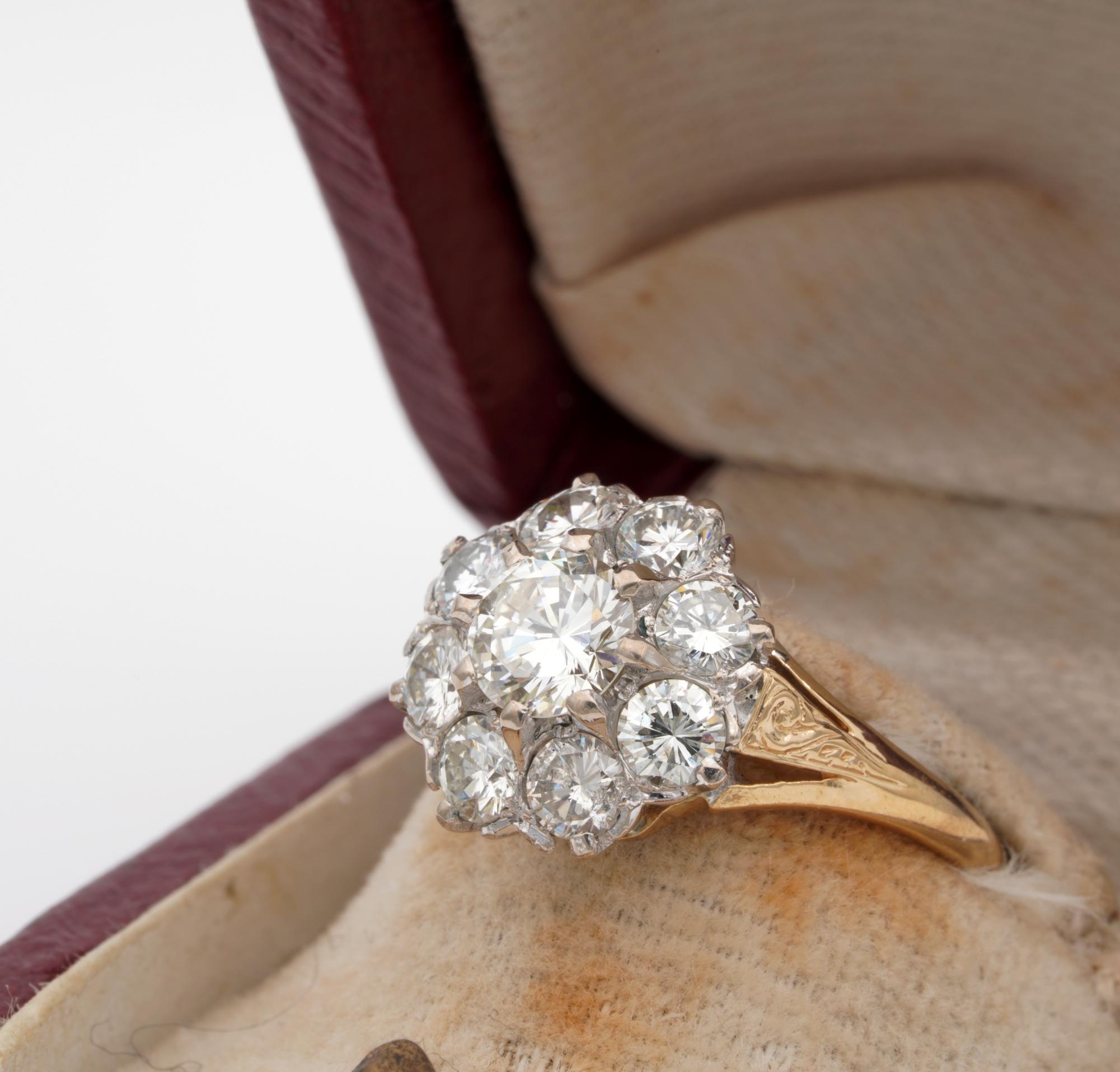 Retro 2.50 Ct Diamond G VVS/VS Daisy Cluster Ring For Sale 1