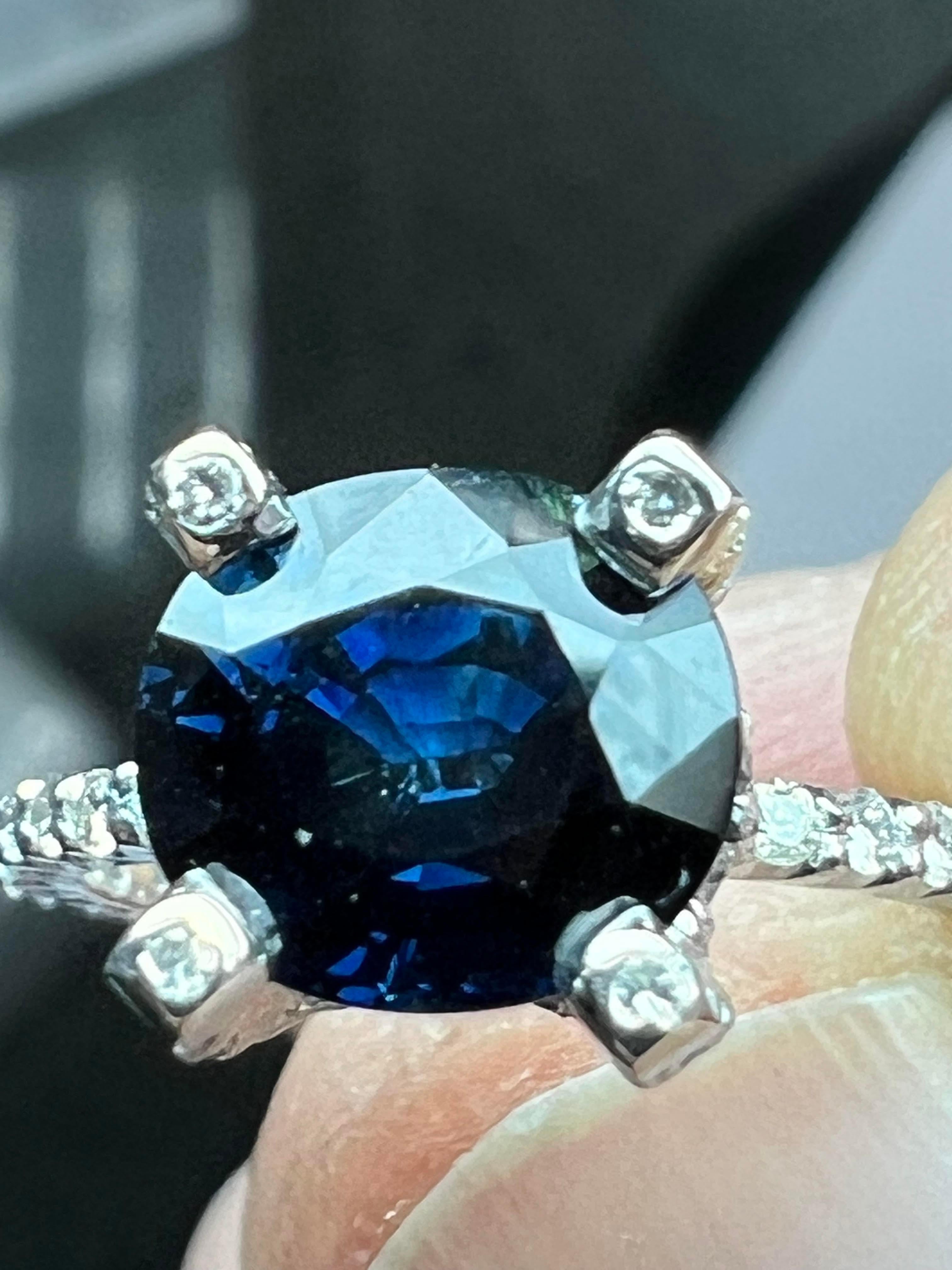 Retro 2.70 Carat Cushion Natural Midnight Blue Australian Sapphire Platinum Ring For Sale 5