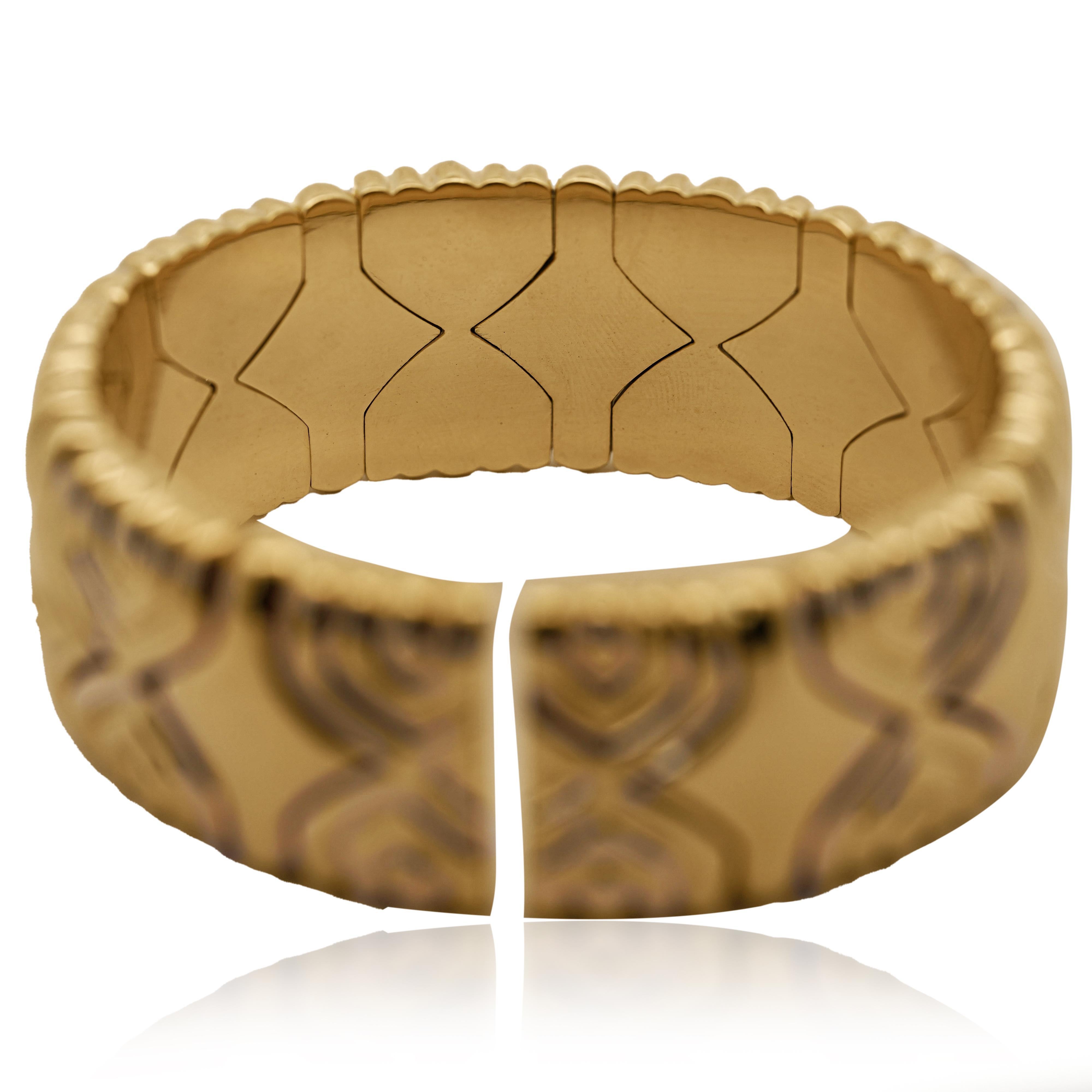Retro 3 Carat Diamond Italian 18K Gold Vintage Cuff Bangle For Sale 2