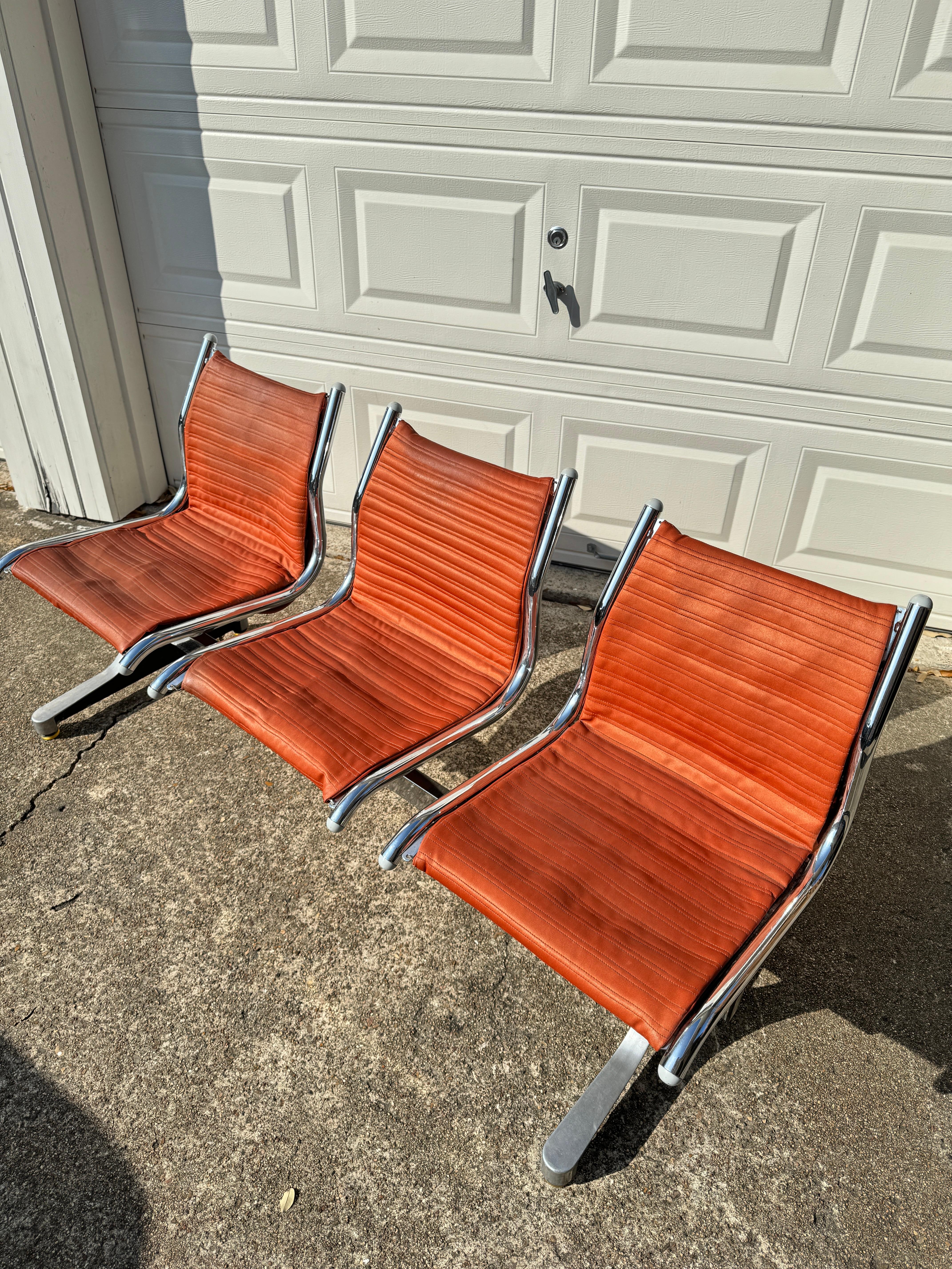 Mid-Century Modern Retro 3 seater leather bench in the style of Herman Miller, circa 1970’s