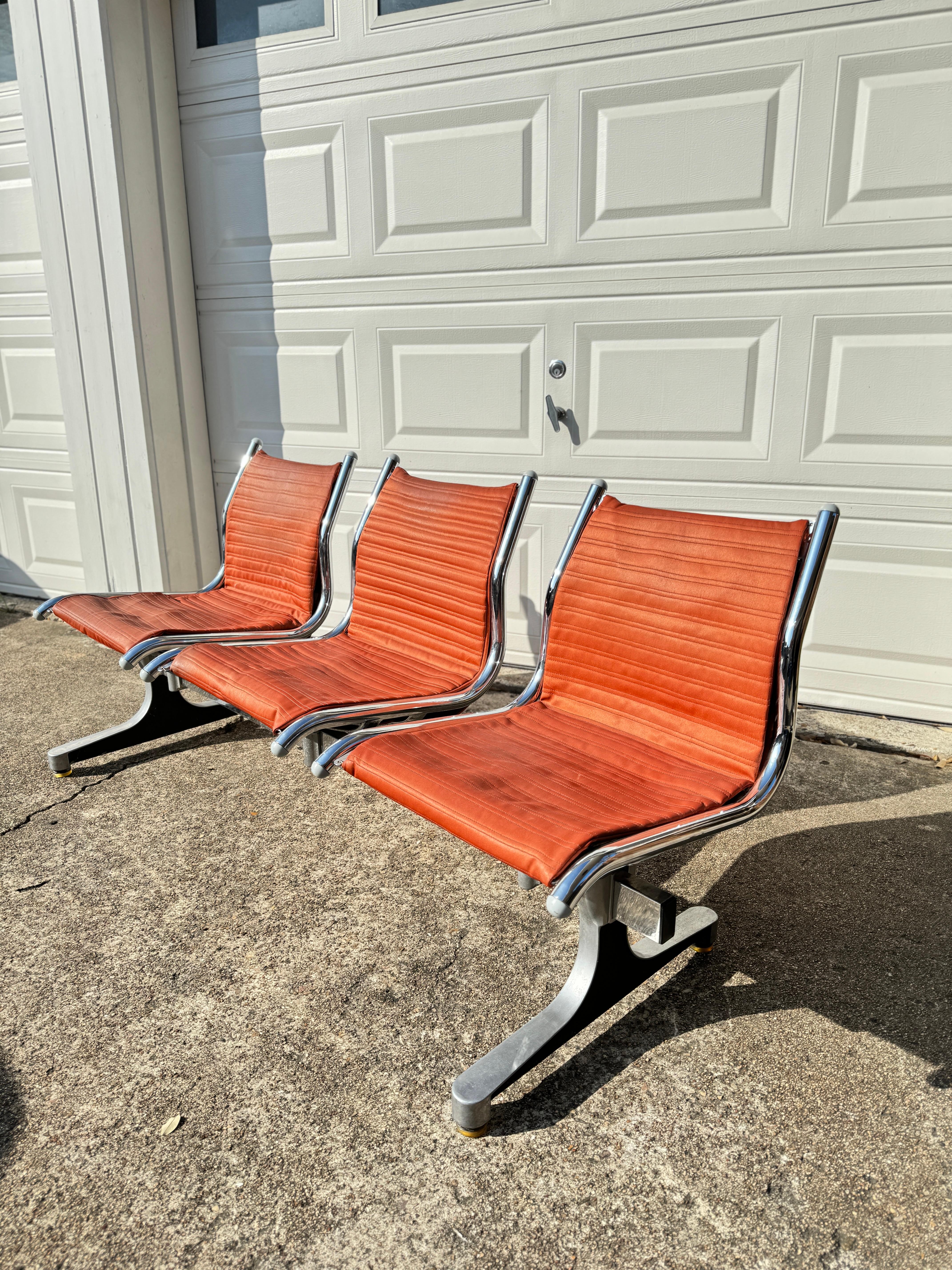 Retro 3 seater leather bench in the style of Herman Miller, circa 1970’s In Good Condition In Houston, TX