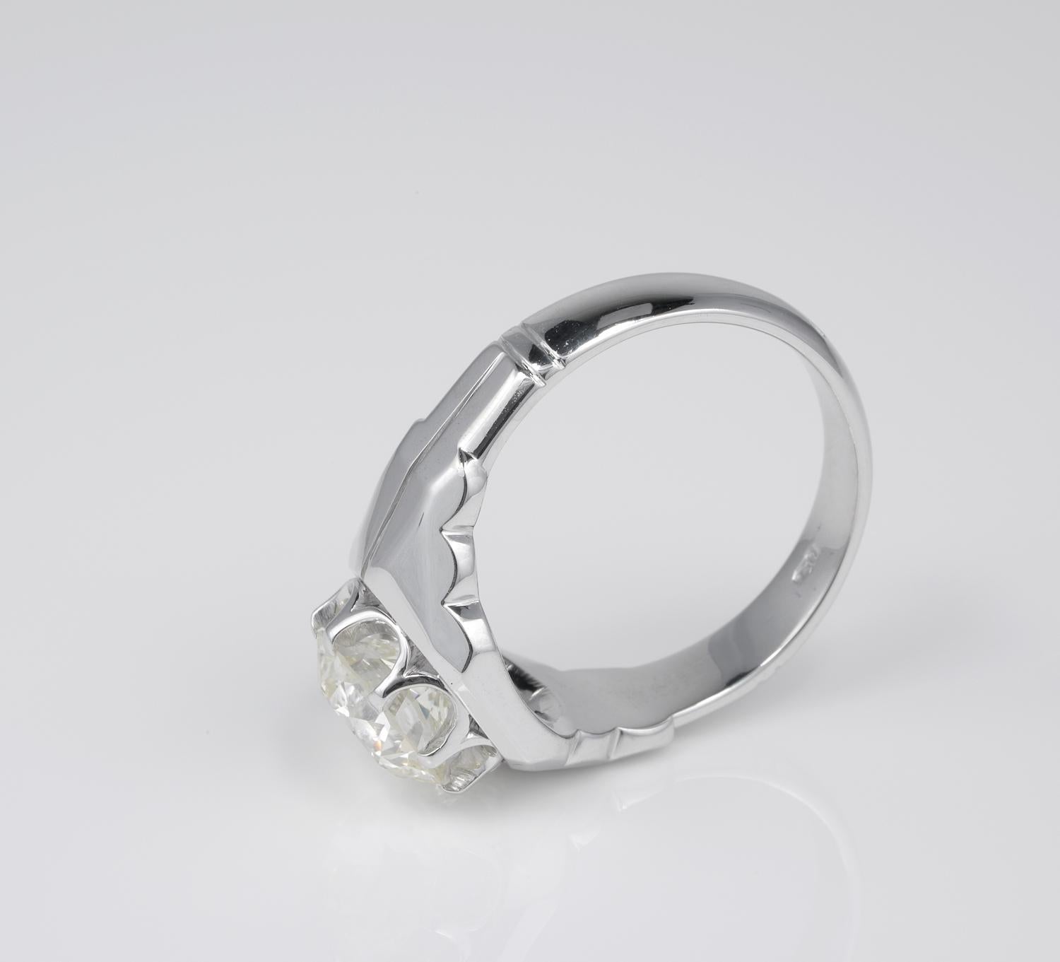 Women's or Men's Retro 3.10 Ct Diamond Solitaire Gent Ring 18 KT For Sale