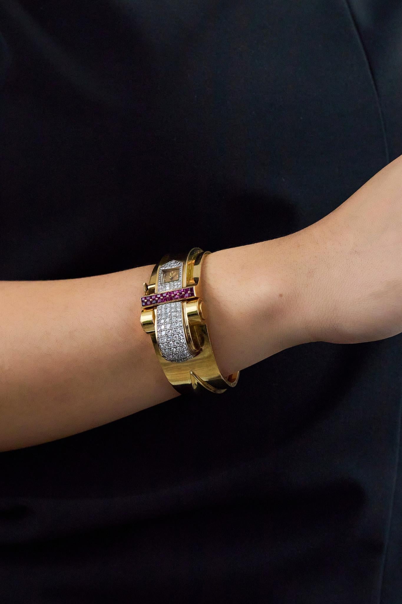 Retro 3,80 Karat Rundschliff Diamant & 1,50 Karat Rubin 18K Gelbgold Uhr im Angebot 1