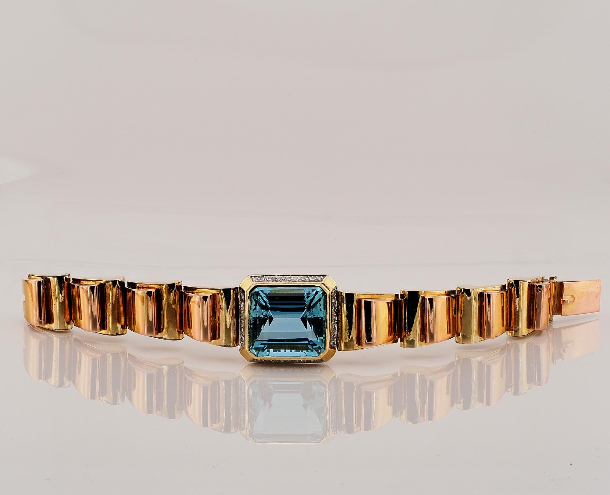 Big & Bold
Chic and so unique, this bold original late Deco/Retro bracelet, is glamorous and lavish, unique created
Hand crafted of solid 18 KT gold, rose and yellow, combined colours of gold, for the rare hand made articulated tank bracelet,