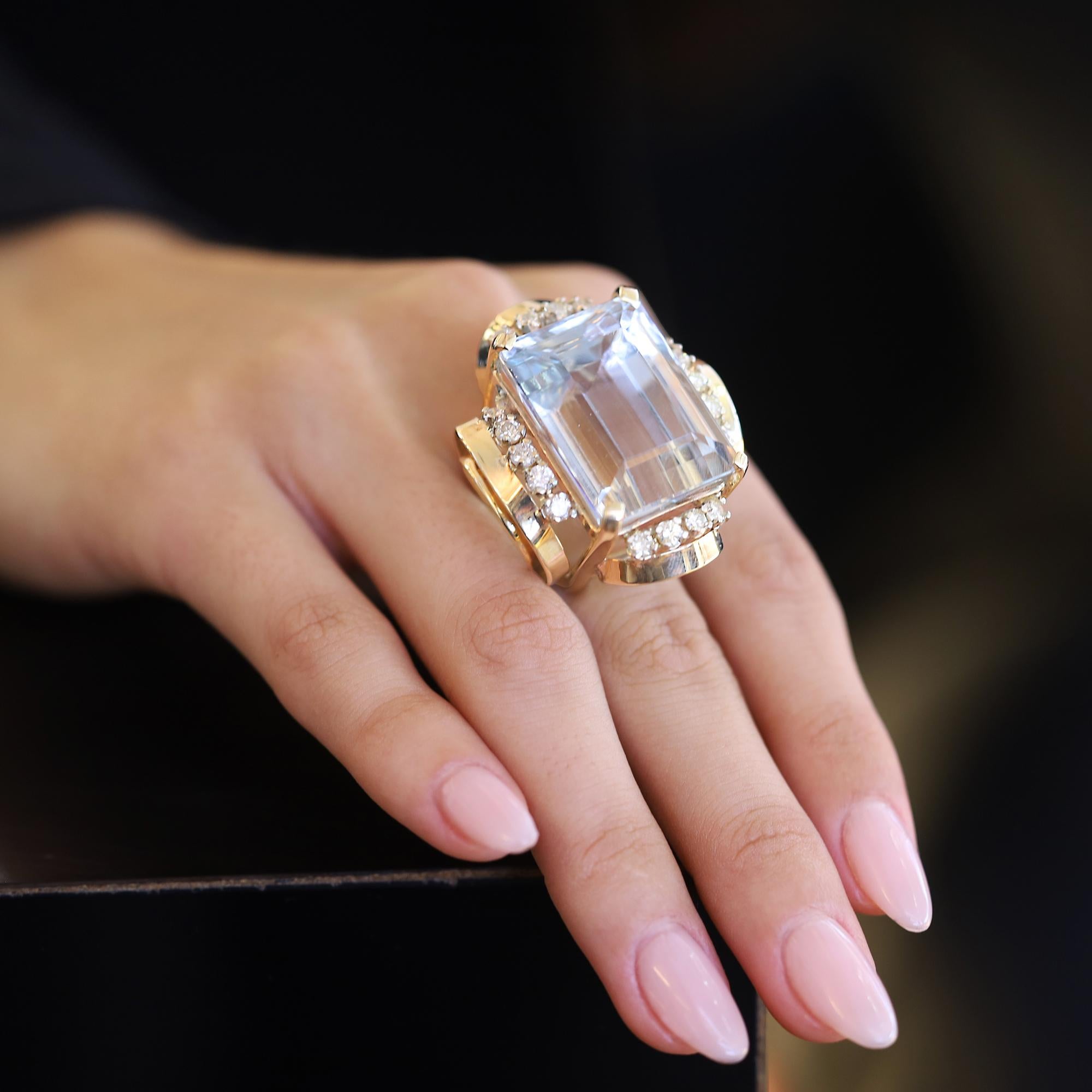 Retro 55 Karat Aquamarin & Diamant Monumentaler Cocktail Ring (Smaragdschliff) im Angebot