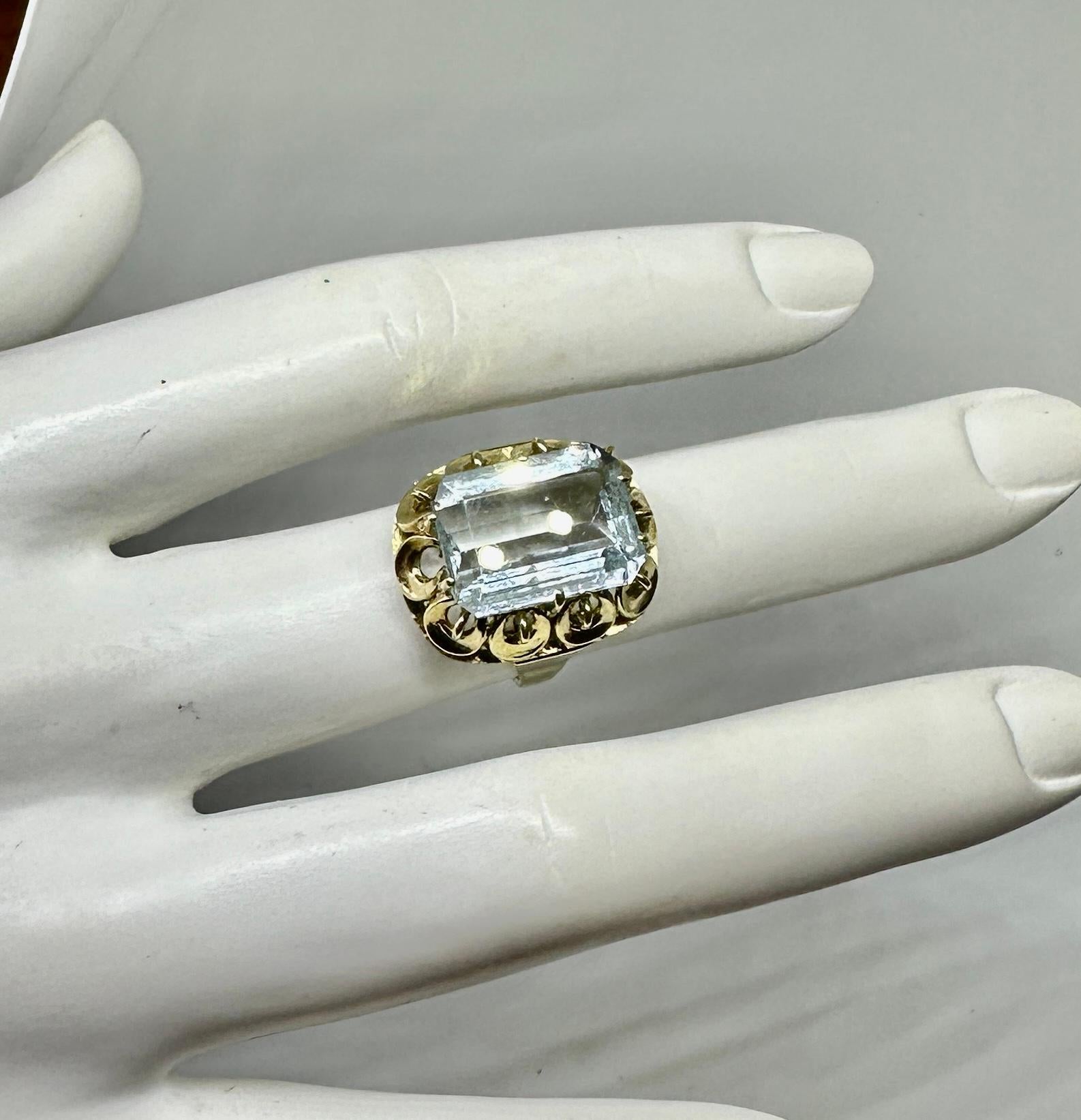 Retro 5.6 Carat Aquamarine Ring 14 Karat Gold Emerald Cut Antique Cocktail Ring For Sale 6