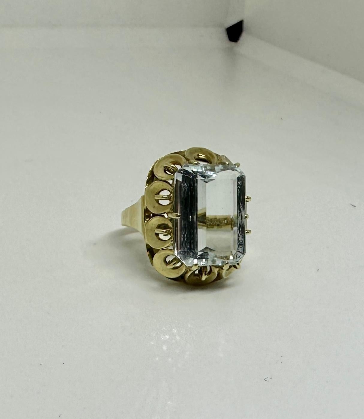 Retro 5.6 Carat Aquamarine Ring 14 Karat Gold Emerald Cut Antique Cocktail Ring For Sale 8