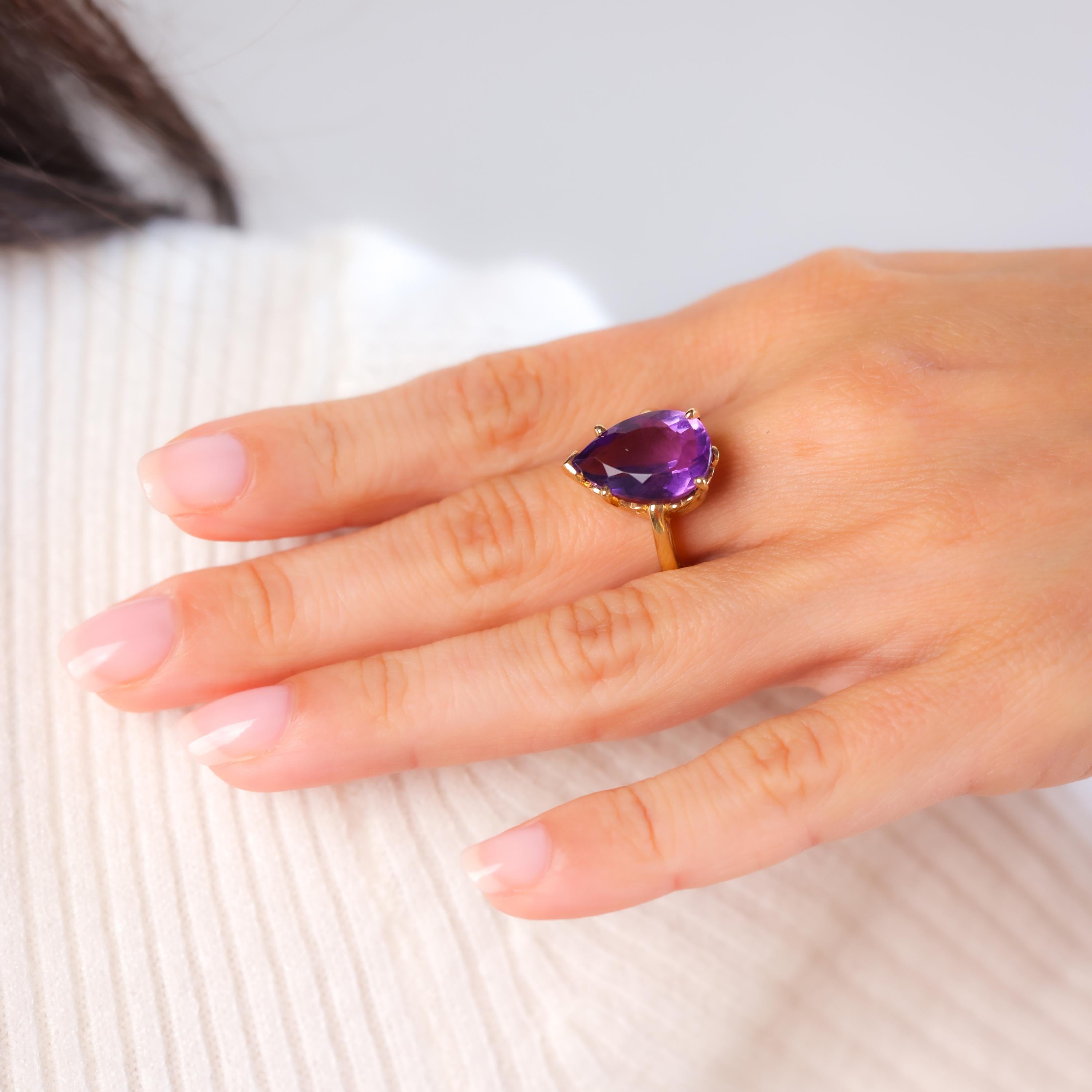 Anillo solitario retro de oro amarillo de 14 quilates con amatista en forma de pera de 5,8 quilates Corte pera