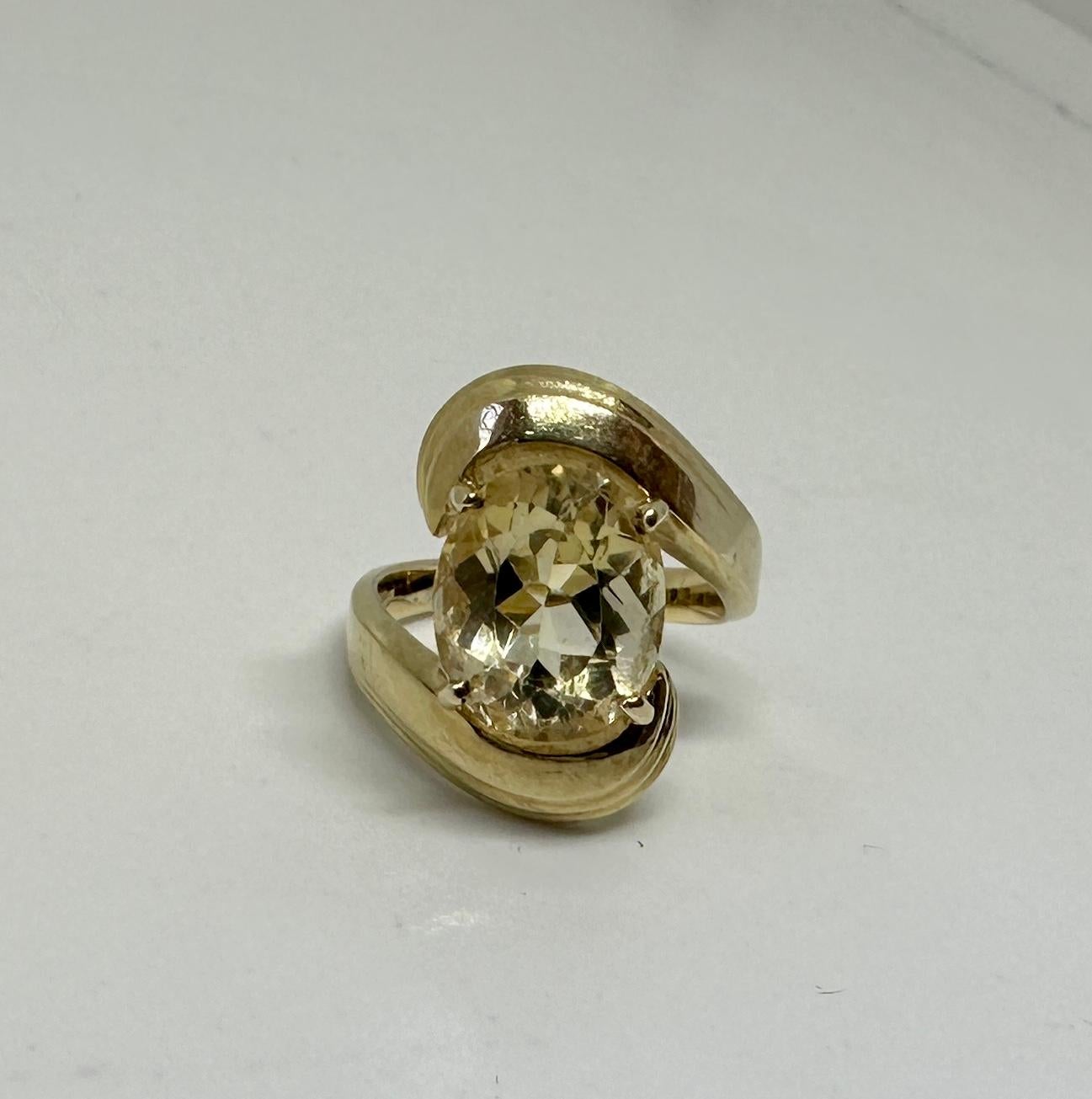 Taille ovale Bague rétro ancienne en or 14 carats avec citrine de 6 carats en vente