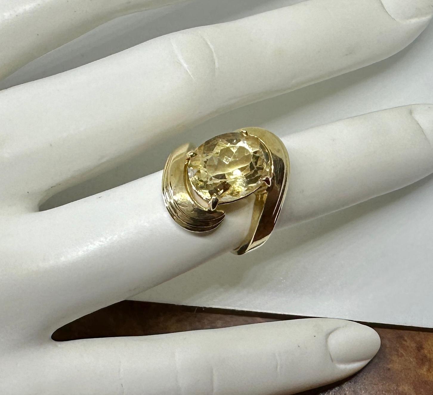 Bague rétro ancienne en or 14 carats avec citrine de 6 carats Excellent état - En vente à New York, NY
