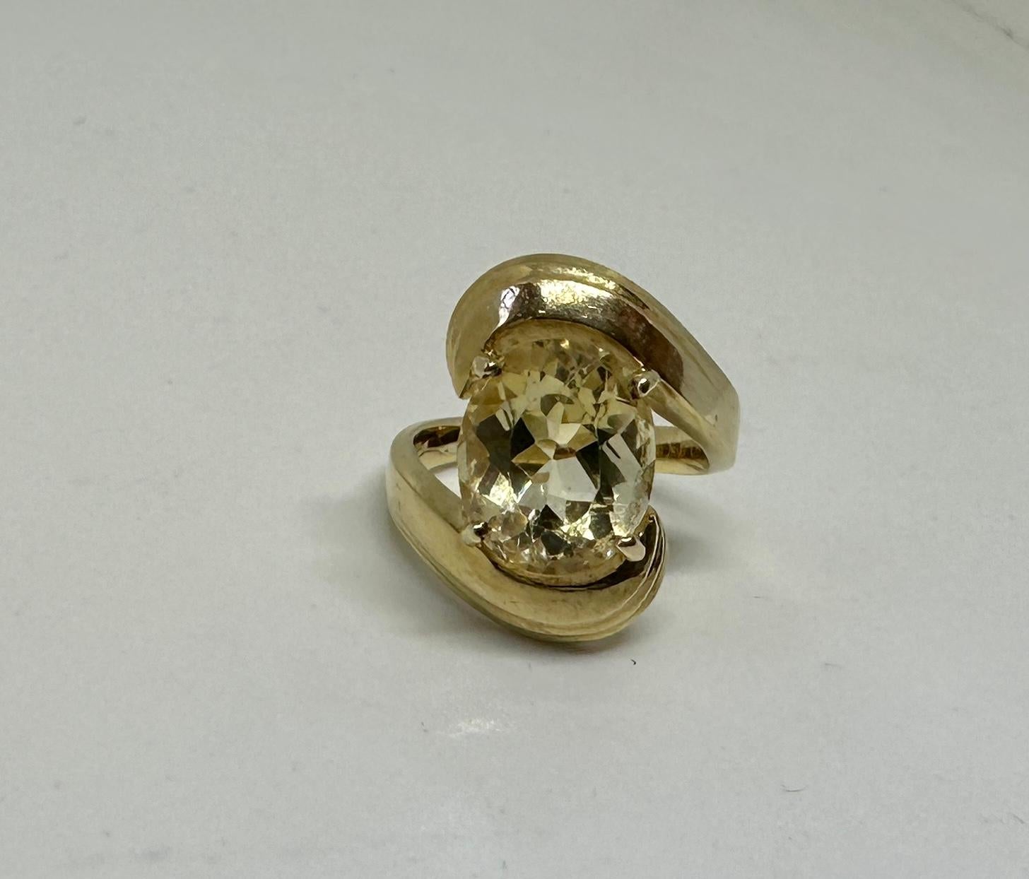 Bague rétro ancienne en or 14 carats avec citrine de 6 carats en vente 2