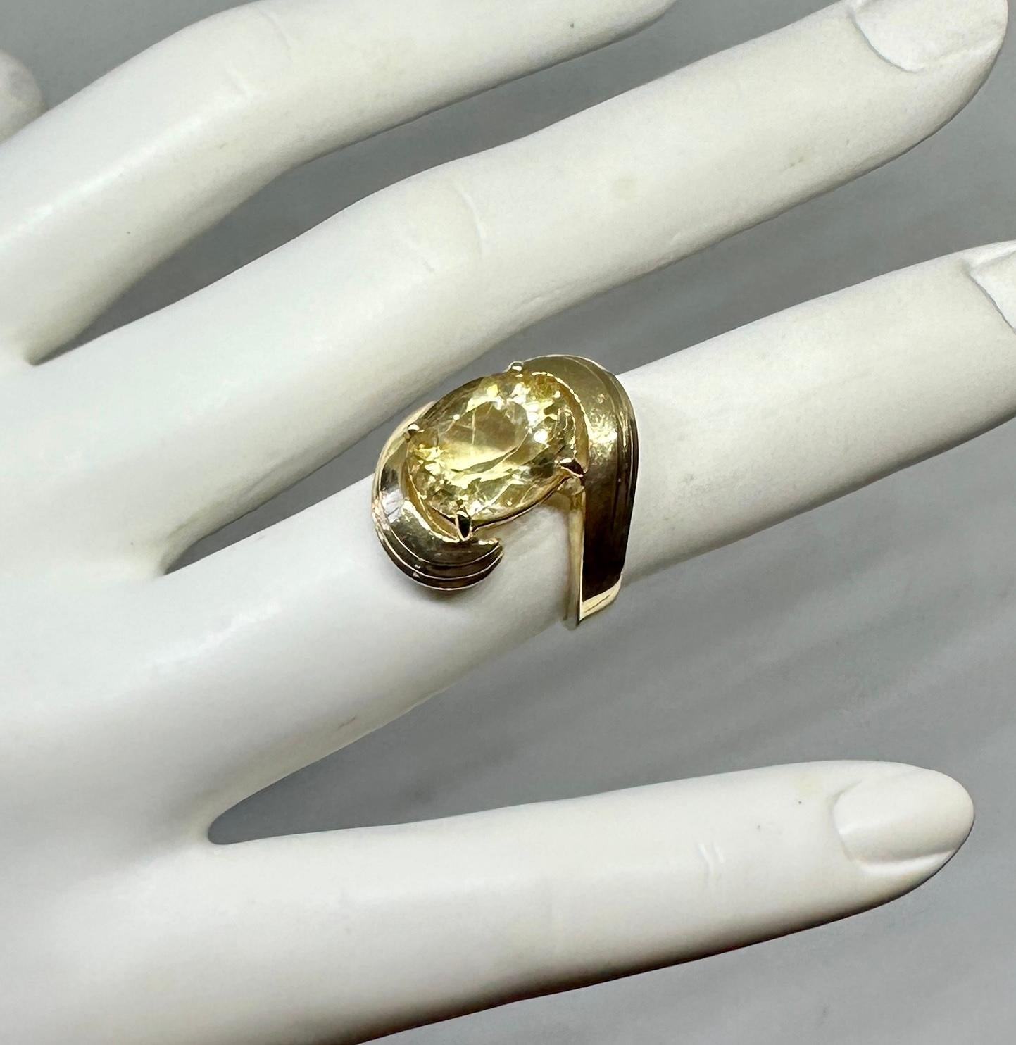 Bague rétro ancienne en or 14 carats avec citrine de 6 carats en vente 3