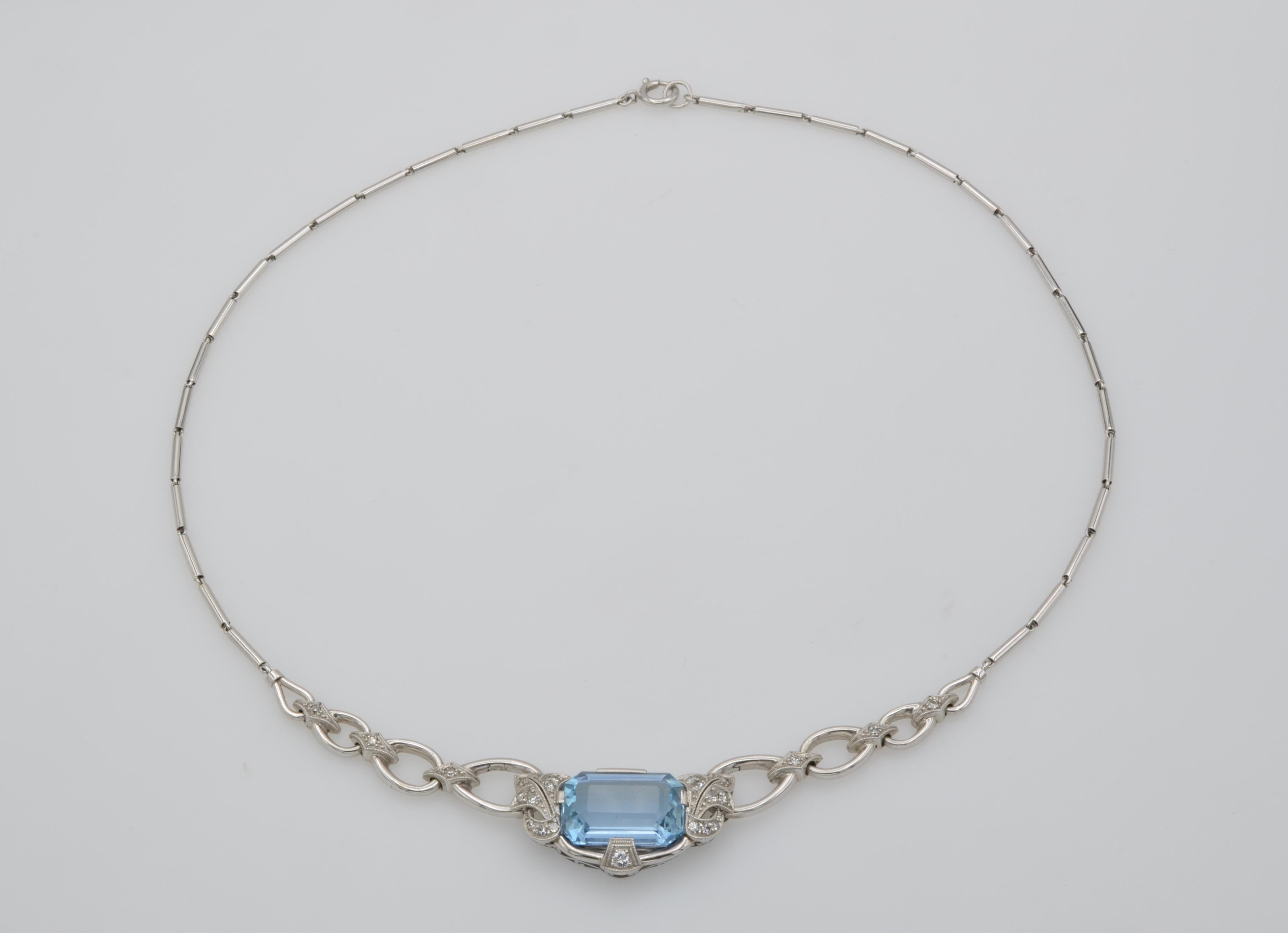 Asscher Cut Retro 1960s Aquamarine Diamond 18 Karat Gold Necklace For Sale