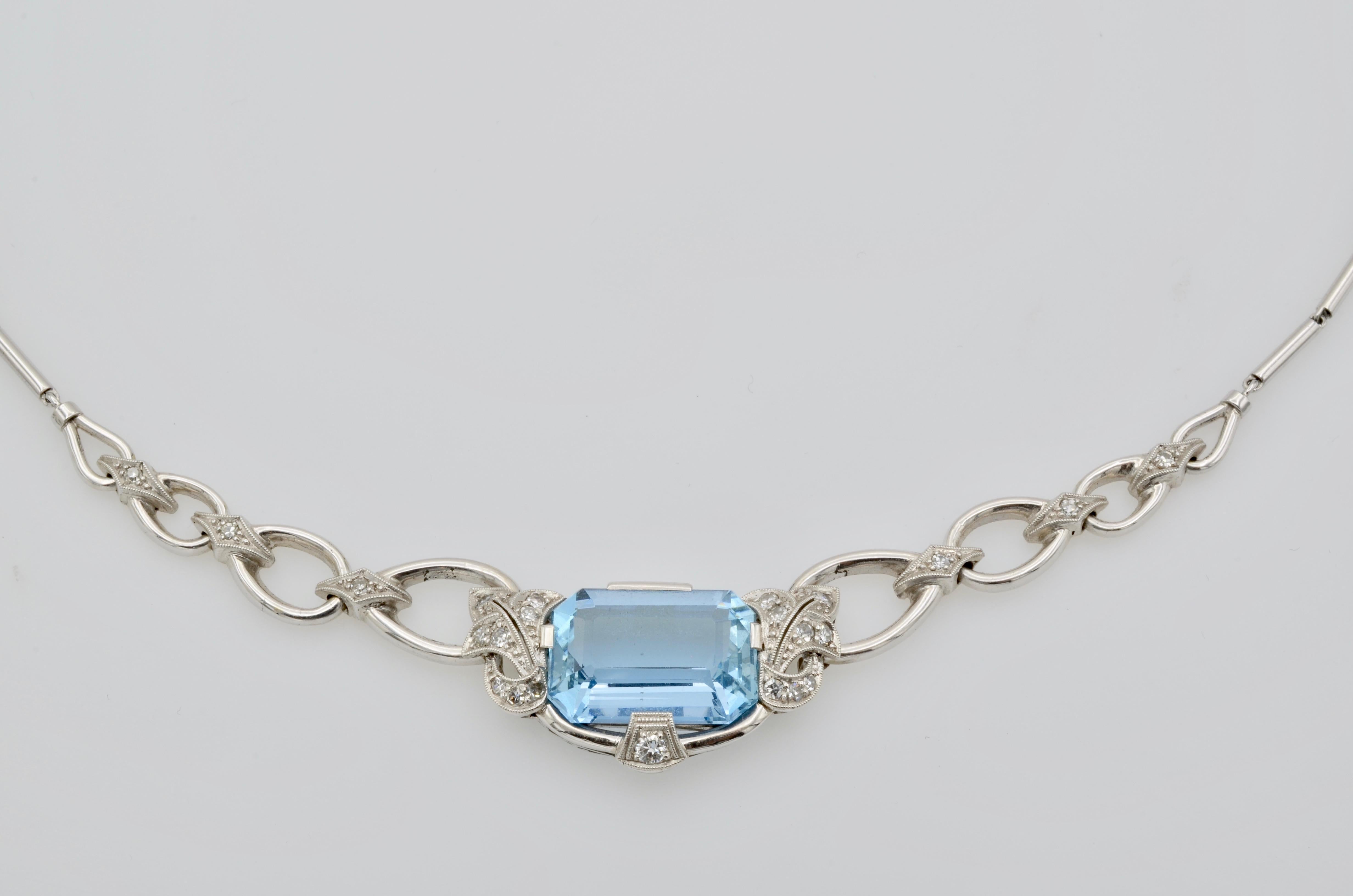 Retro 1960s Aquamarine Diamond 18 Karat Gold Necklace In Excellent Condition For Sale In Berkeley, CA