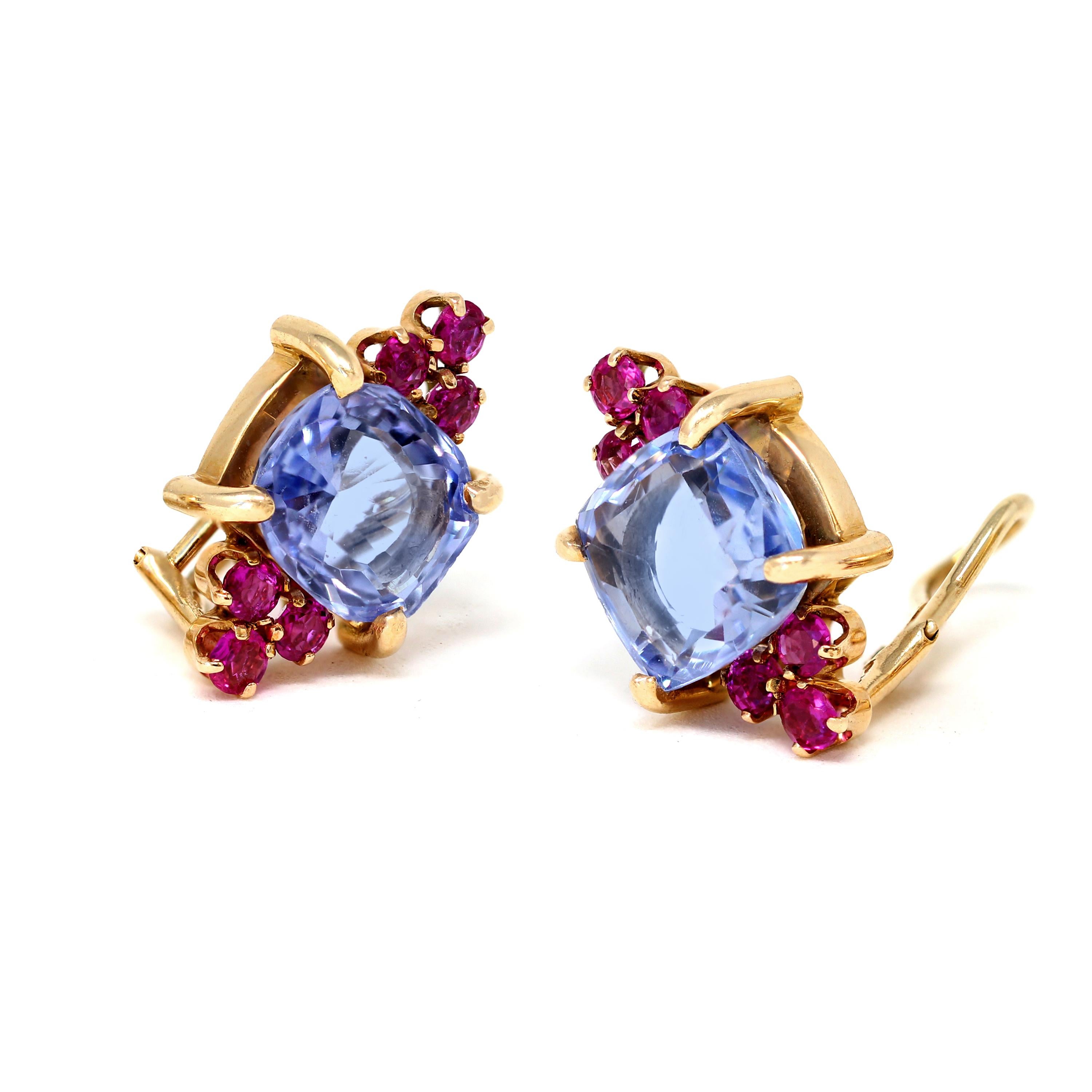 A pair of Retro era No-Heat Ceylon Sapphire and Ruby clip-on earrings circa 1940, in 14 karat yellow Gold. Boasting an exquisite combination of colors, these ear clips are made of cushion-cut Ceylon Sapphires (no heat) with an estimated weight of