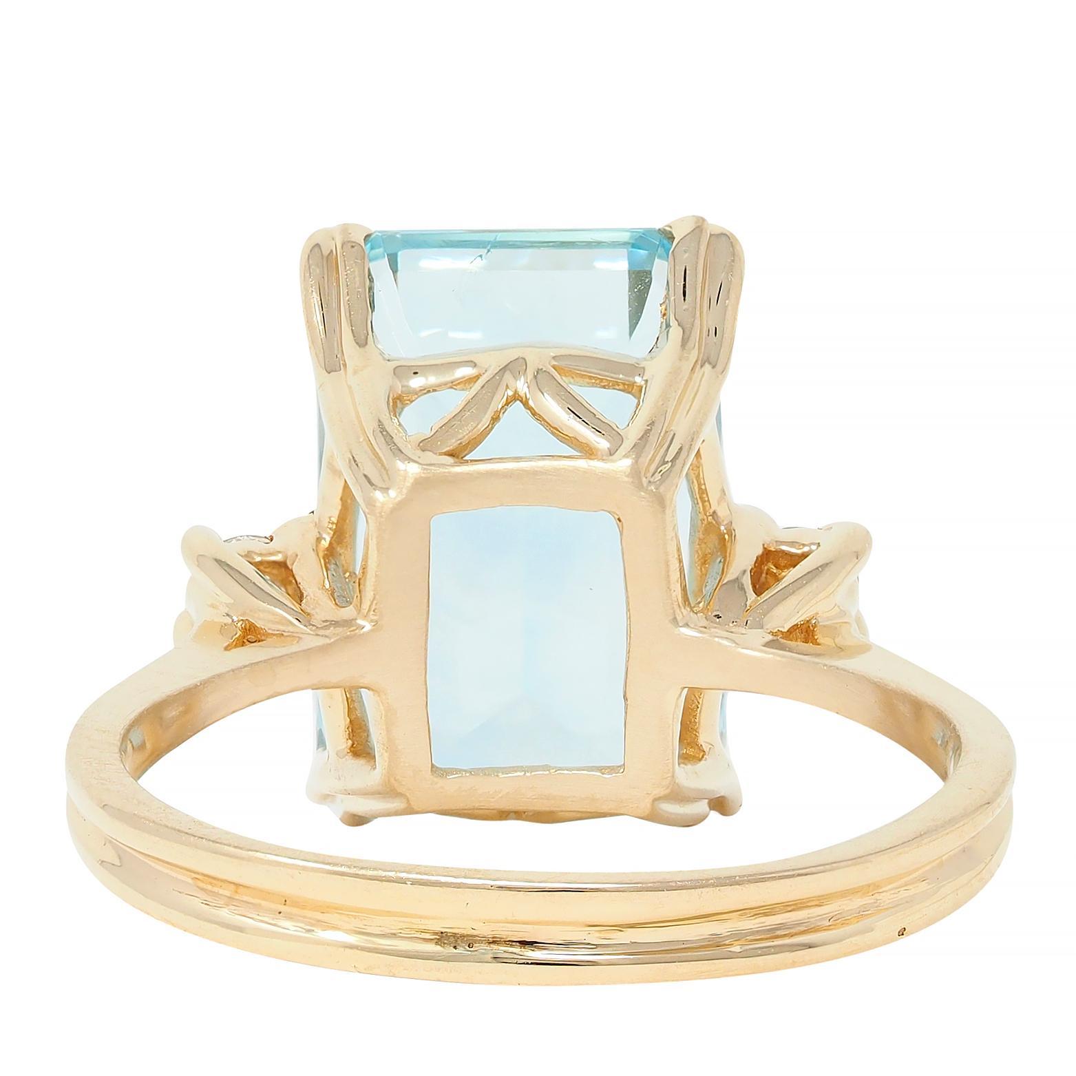 Women's Retro 6.55 CTW Aquamarine Diamond 14 Karat Yellow Gold Vintage Ring