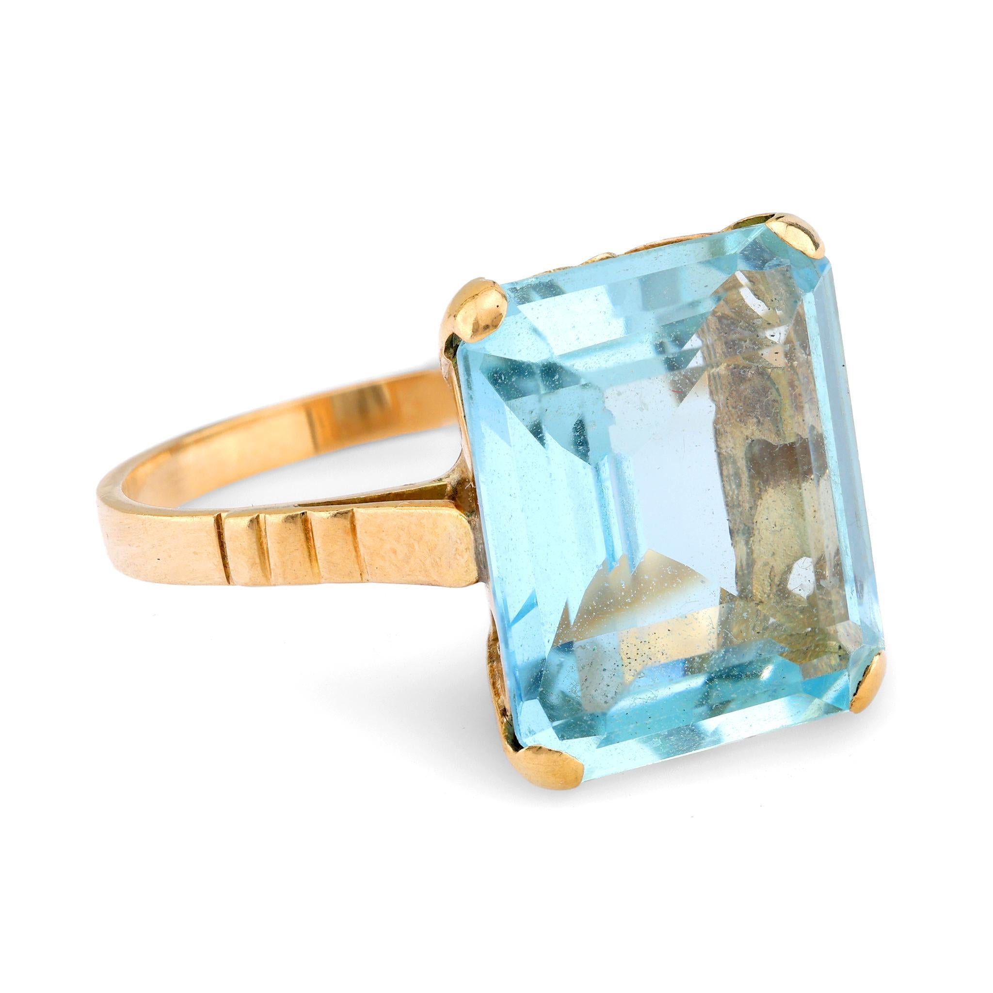 Retro 7,40 Karat Aquamarin 18k Gelbgold Solitär-Ring (Smaragdschliff)