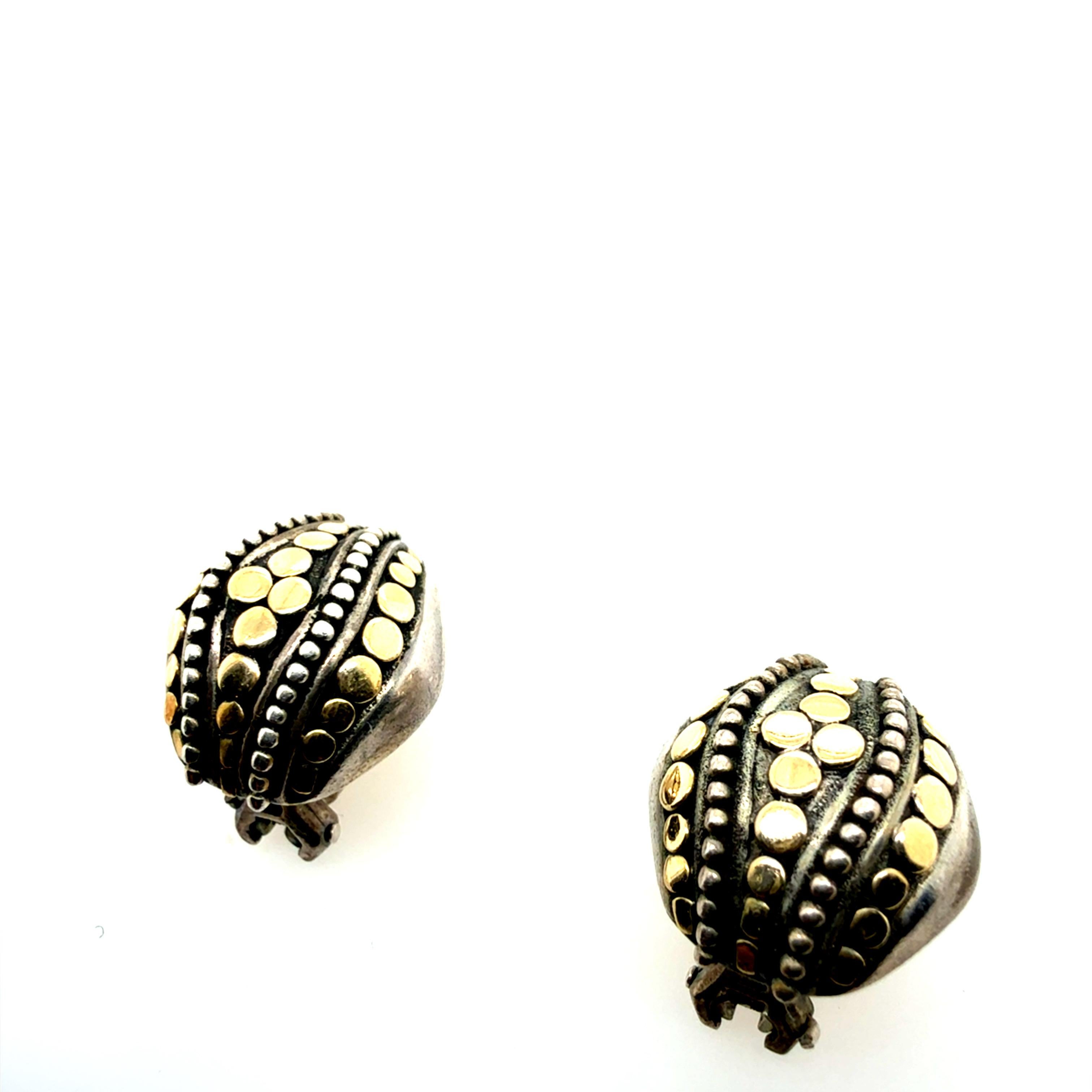 Donna Orecchini retrò in argento 925 e oro giallo 18 carati con intarsio Circa 1980 in vendita