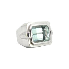 Bague rétro en or blanc 18 carats avec aigue-marine de 9,50 carats, circa 1950