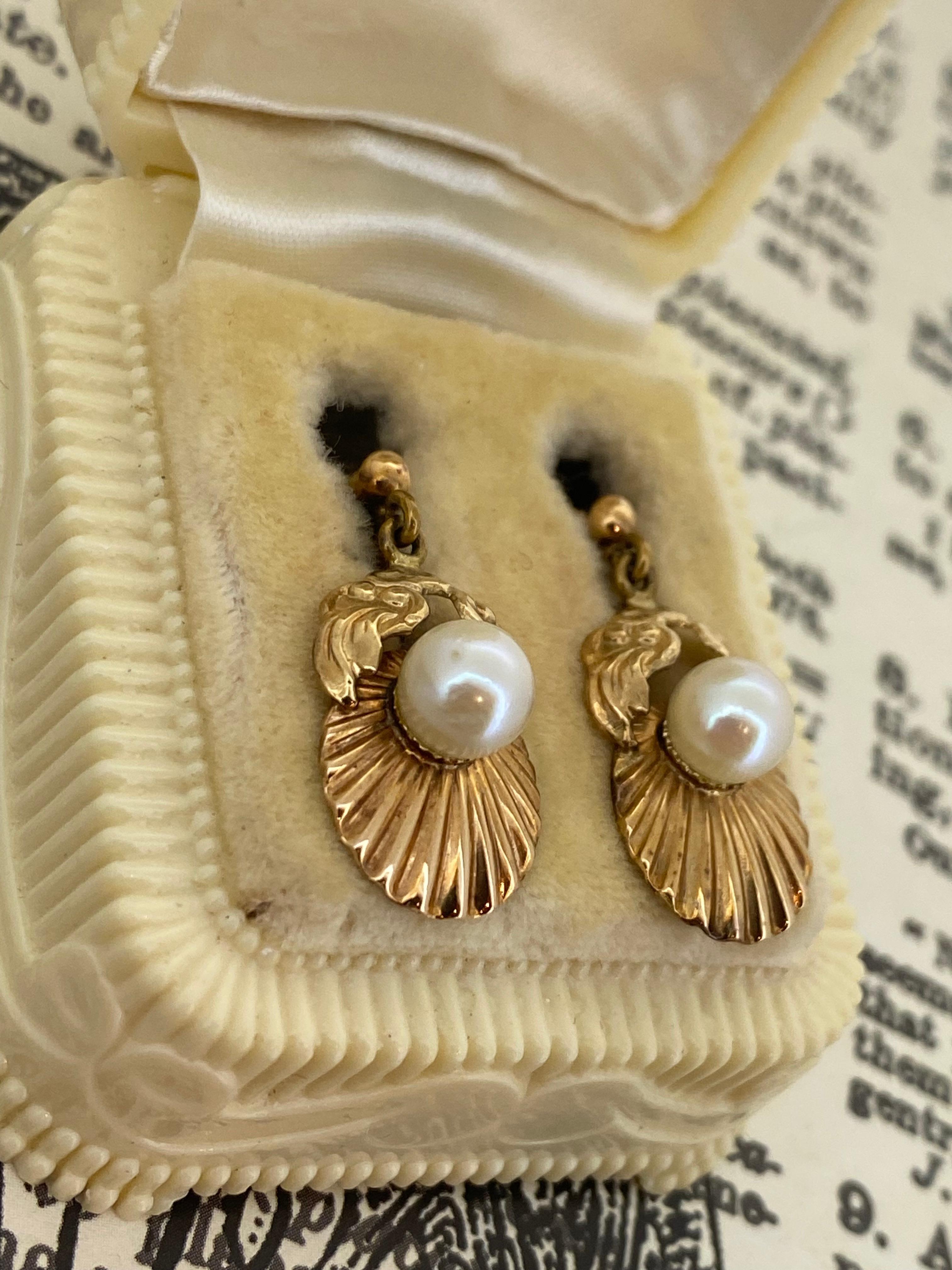 Women's Retro 9K Rose Gold Pearl Clip on Earrings. Shell & Foliate Motif. Original Box. For Sale