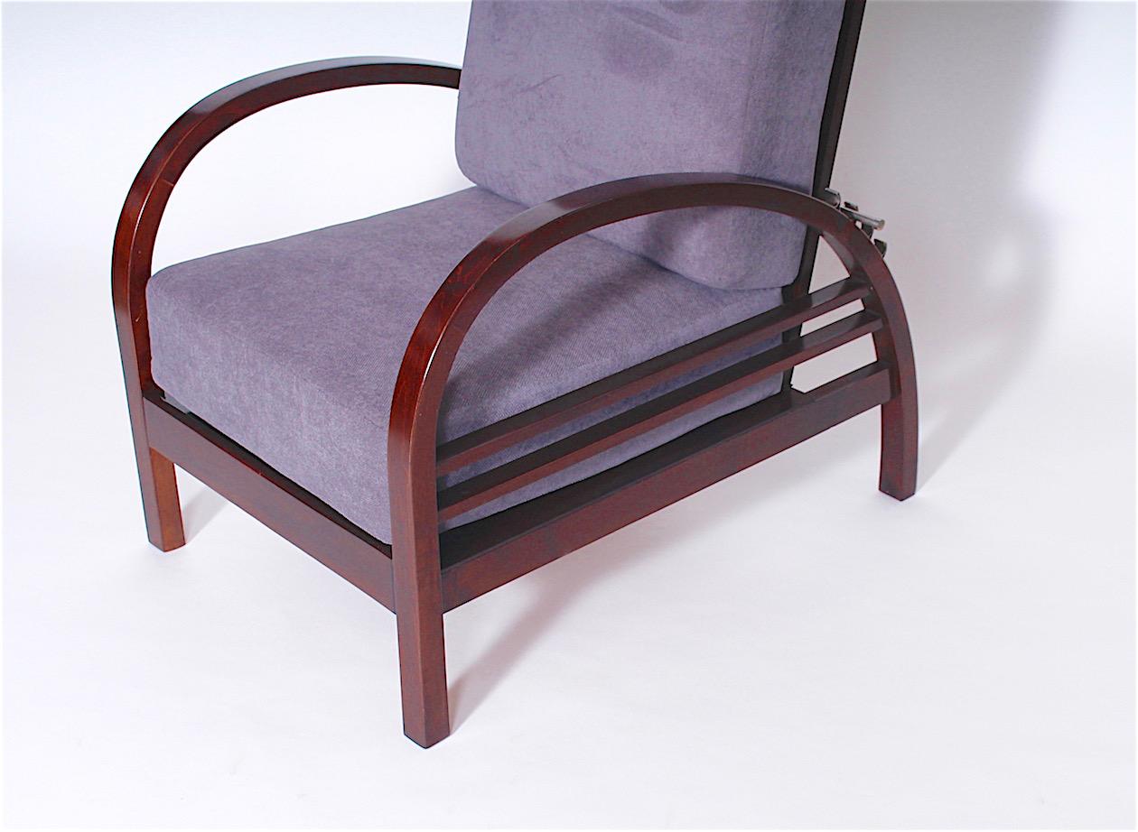 - 1922
- made of beechwood, new upholstery
- completely restored.