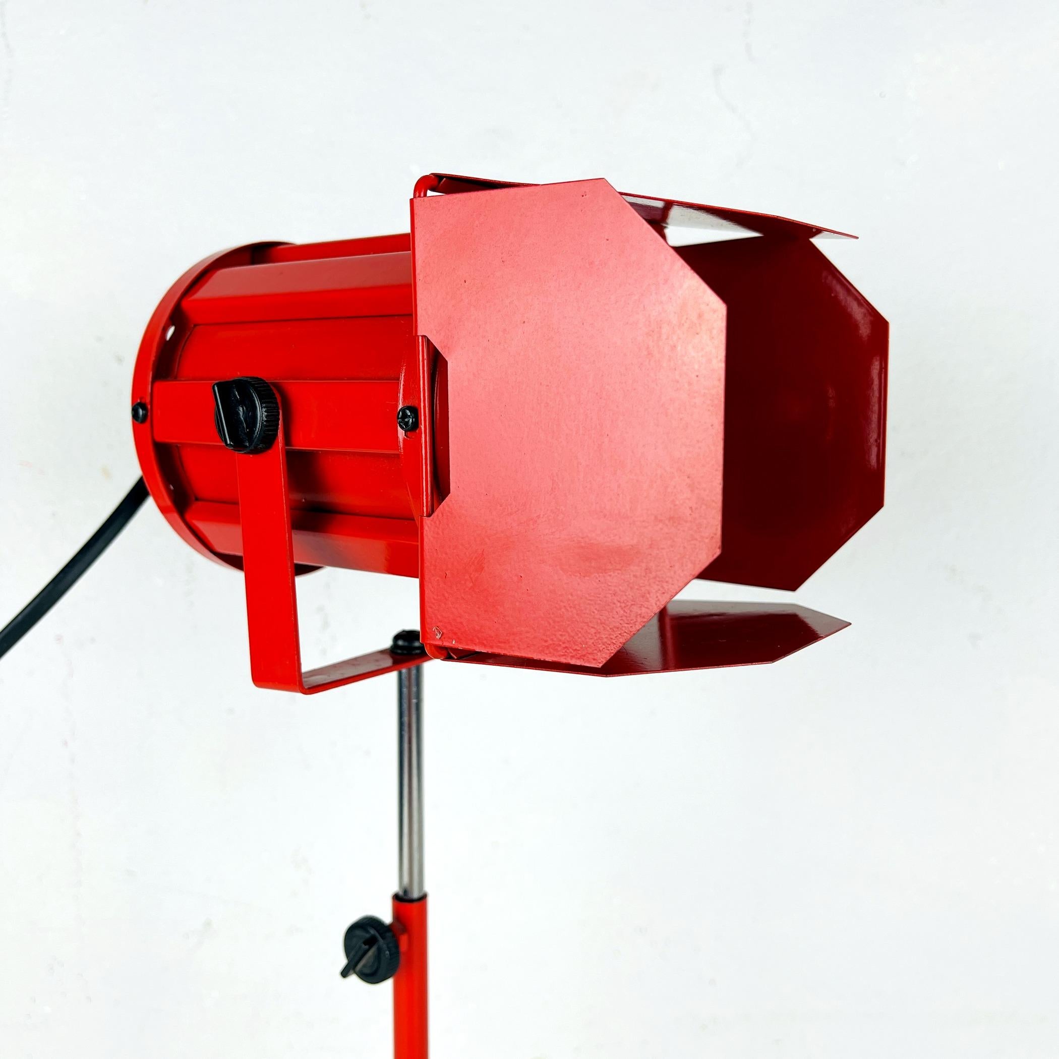 Retro adjustable spotlight table lamp Italy 1980s For Sale 4