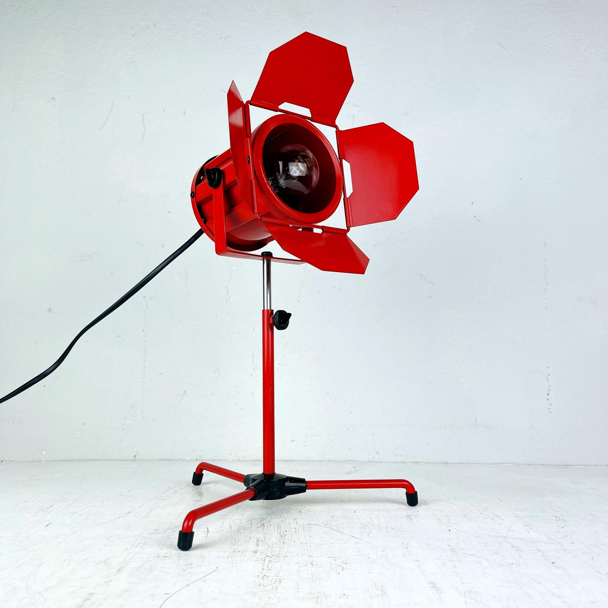 Retro adjustable spotlight table lamp made in Italy in the 80s.
Fully rotatable, adjustable.

The lamp is in very good vintage condition. The lamp is fully functional. 

Dimensions:
Width: 20 cm / 7.9 inches
Height: 40 cm / 15.8 inches
Works with