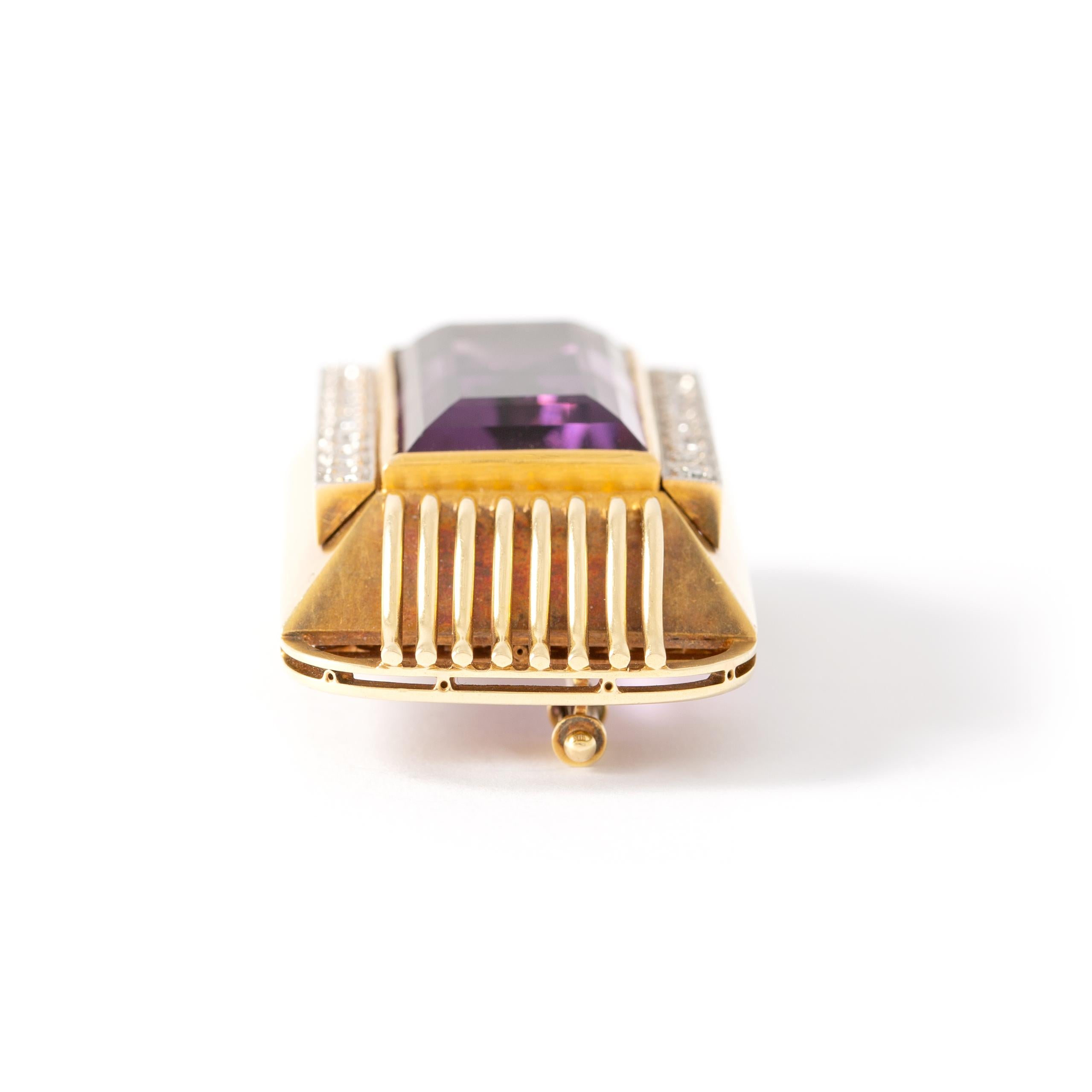Retro Brooch in yellow gold 14K and white 18K centered on a rectangular amethyst (chip) framed with 8/8 diamonds. 
Circa 1950. 
Dimensions of the amethyst: 2.40 x 1.20 cm. 
Dimensions of the spindle: 4.50 x 2.20 cm. 
Gross weight: 23.72 grams. 