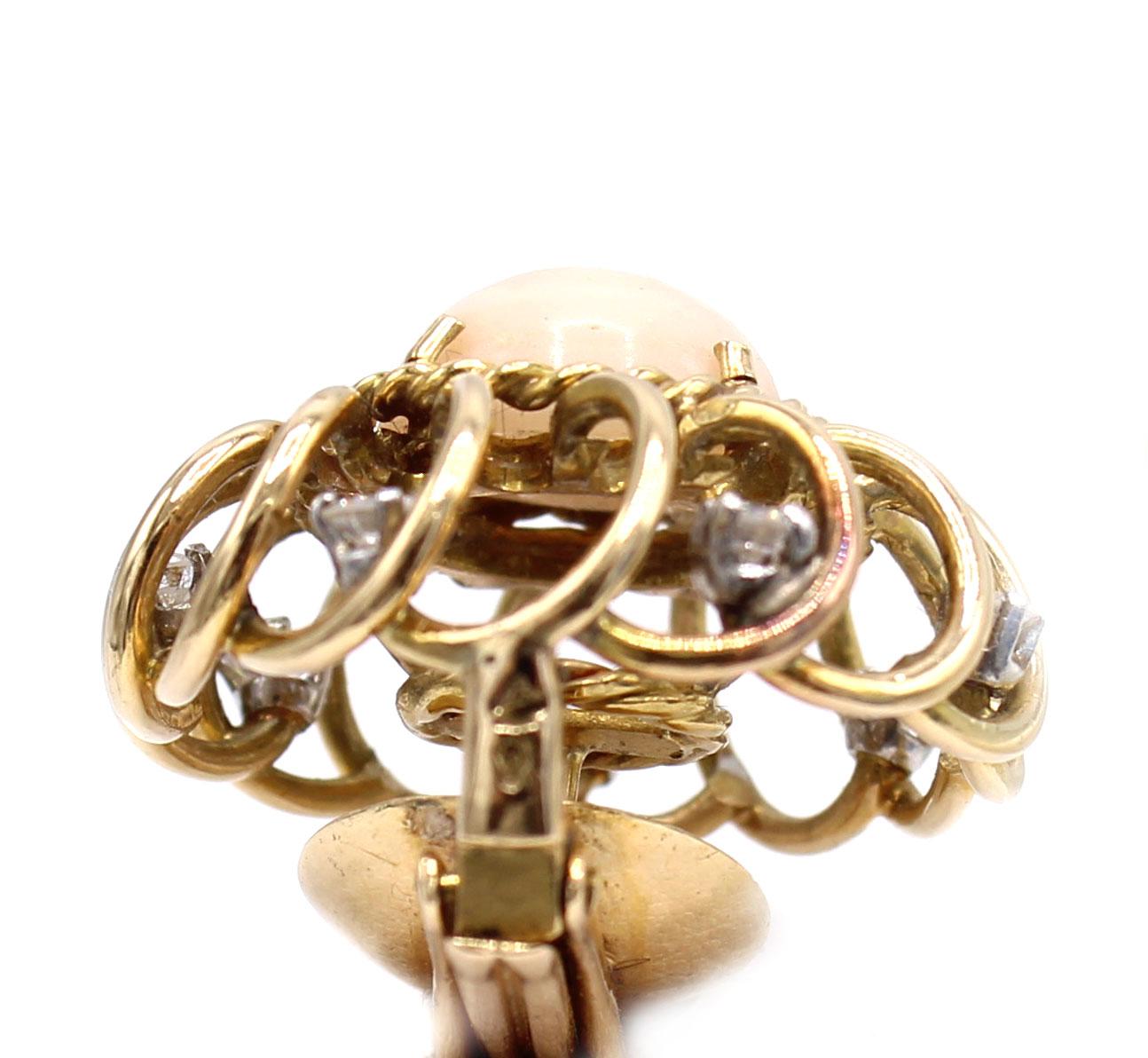 Boucles d'oreilles rétro en or 18 carats avec diamants et corail peau d'Angle en vente 4