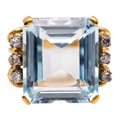 Retro Aquamarine and Diamond 18k Yellow Gold Cocktail Ring