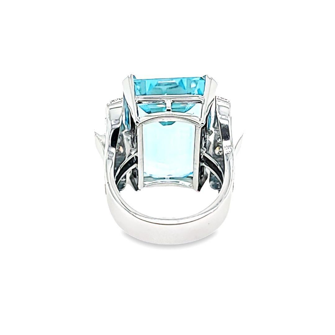 Retro Aquamarine and Diamond Cocktail Ring In Good Condition For Sale In Coral Gables, FL