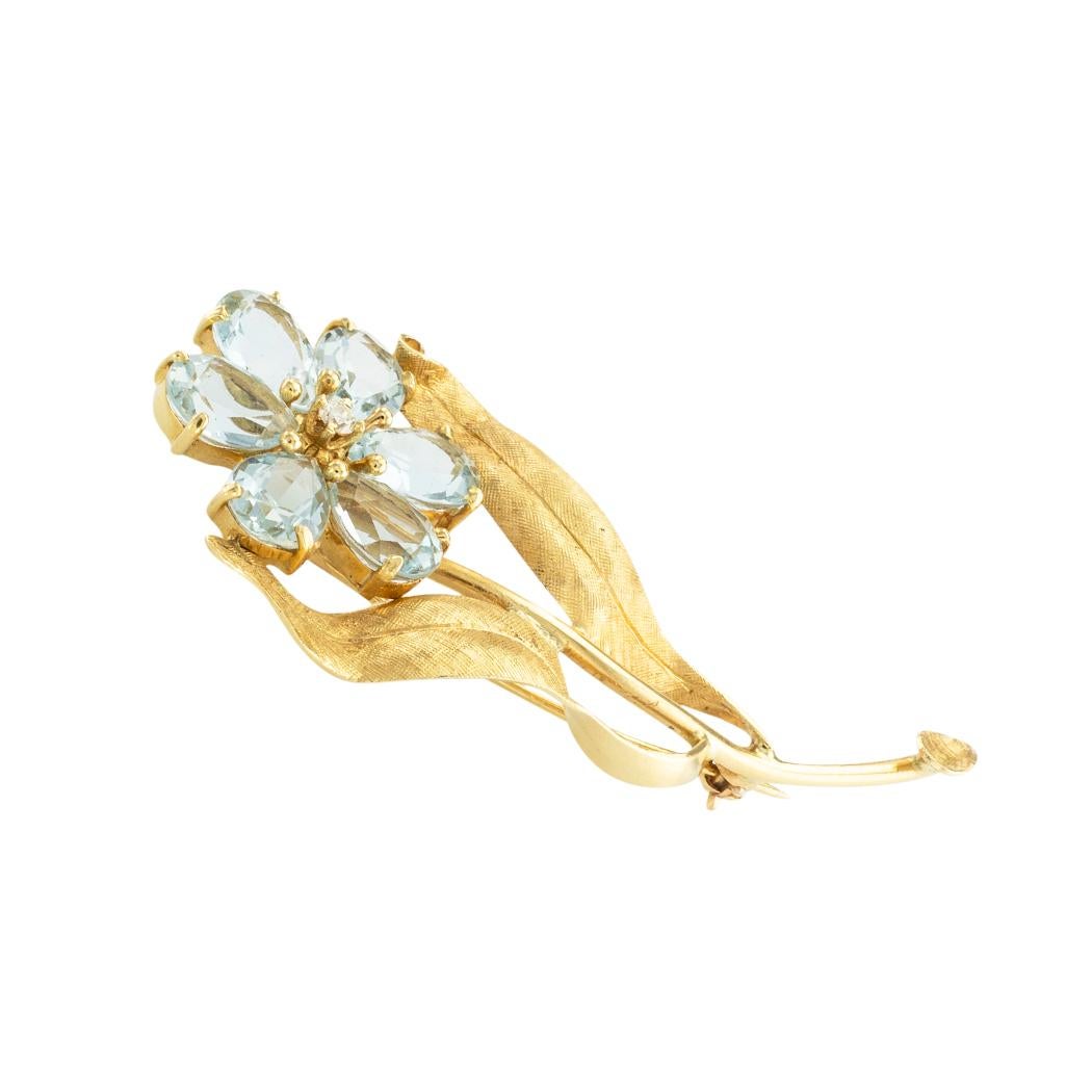 Retro Aquamarine Diamond Yellow Gold Flower Brooch In Good Condition In Los Angeles, CA