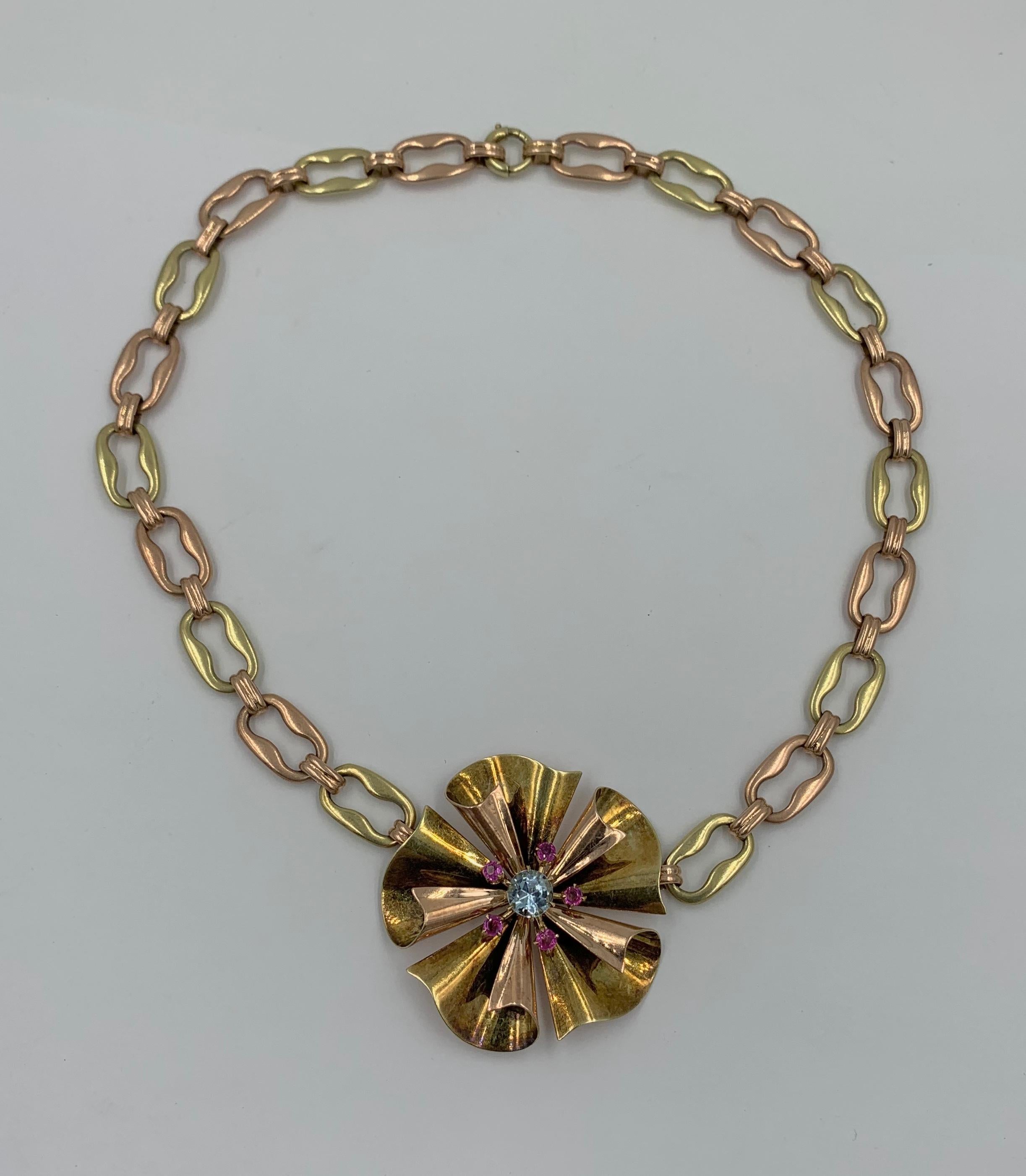 Taille ronde Collier rétro à fleurs en aigue-marine, rubis et or 14 carats, style mi-siècle moderne en vente