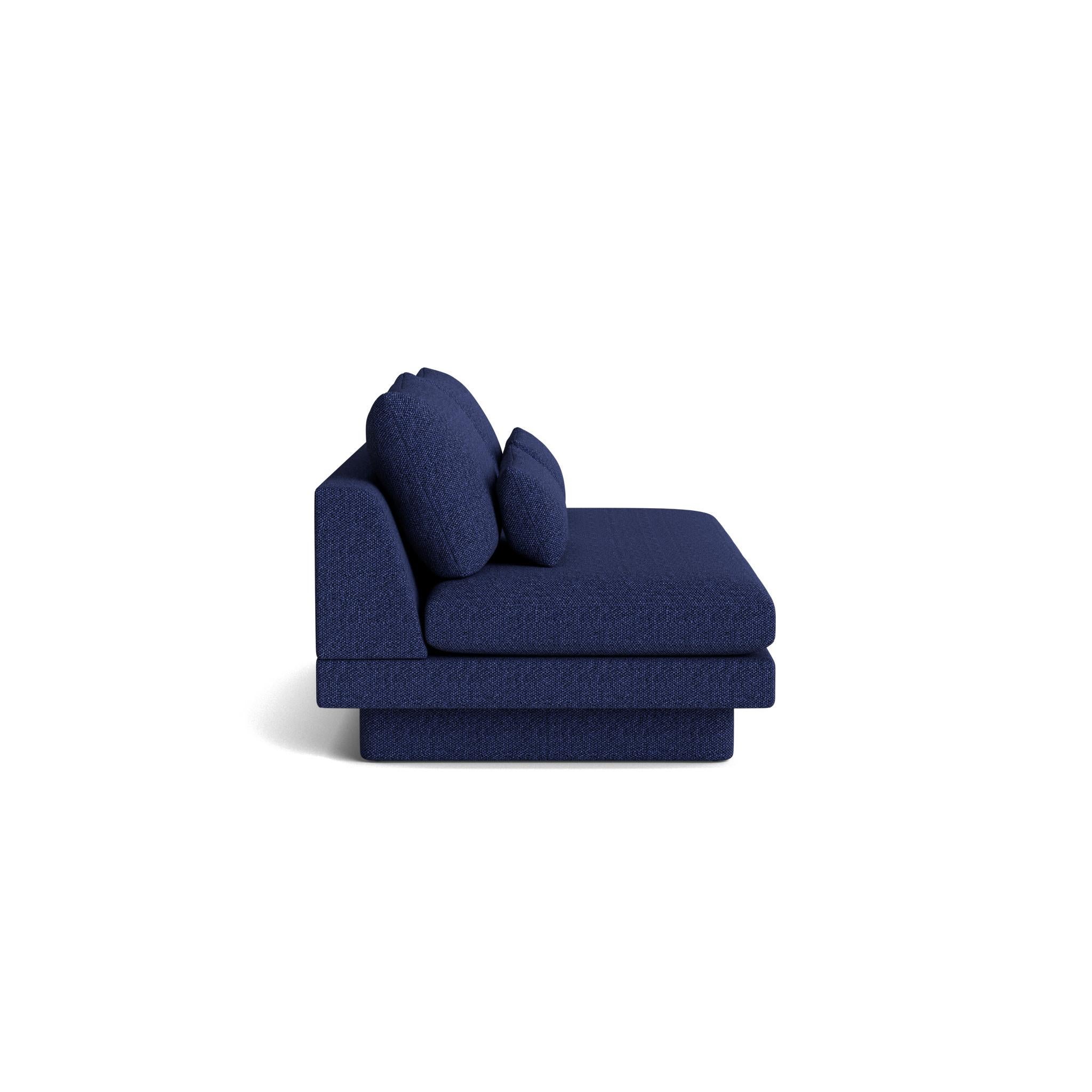 Retro Armless Sofa with Plinth Base in Kvadrat Safire Moderno en venta