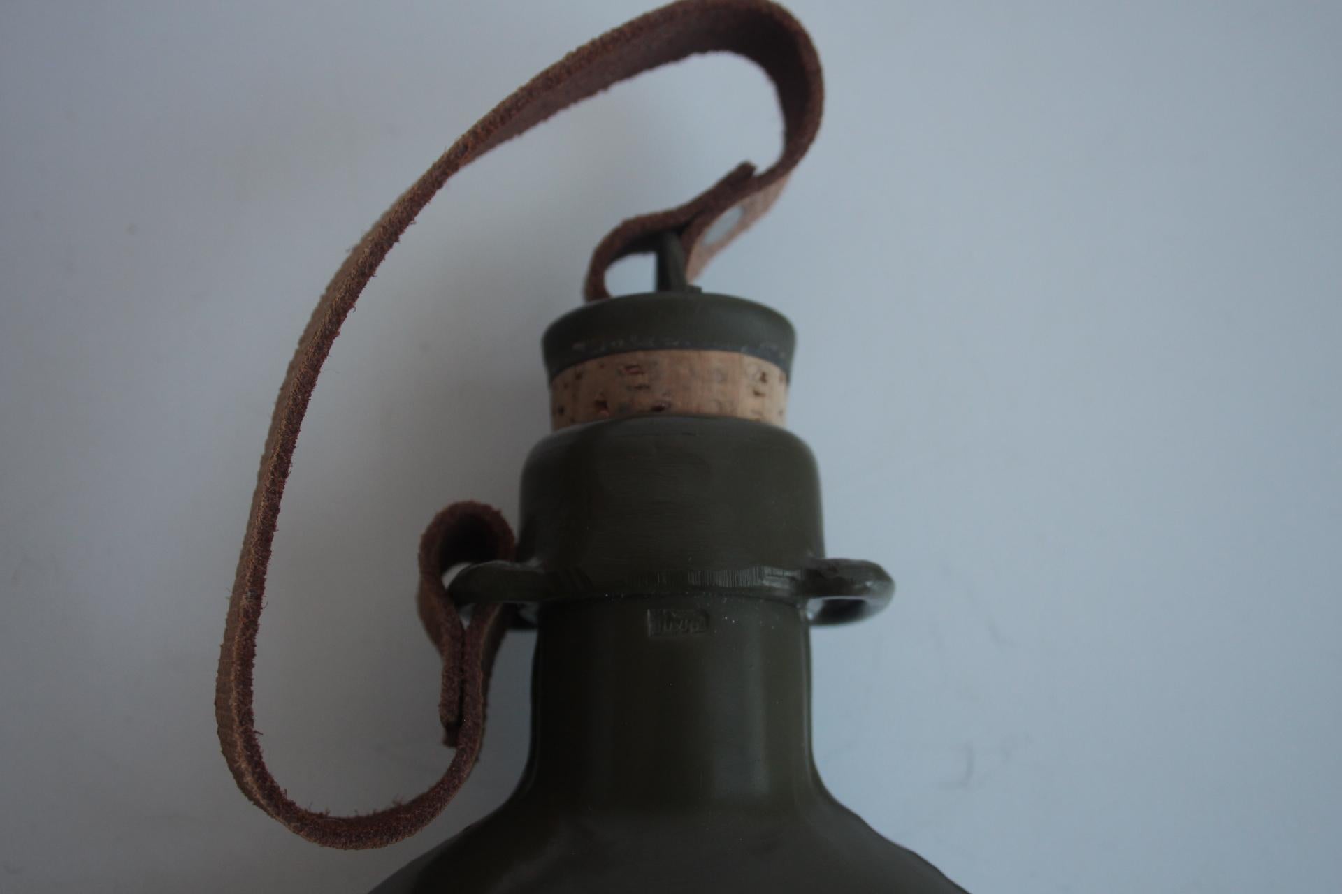 Mid-Century moderno Bottiglia dell'esercito retrò ČSLA, circa 1980 in vendita