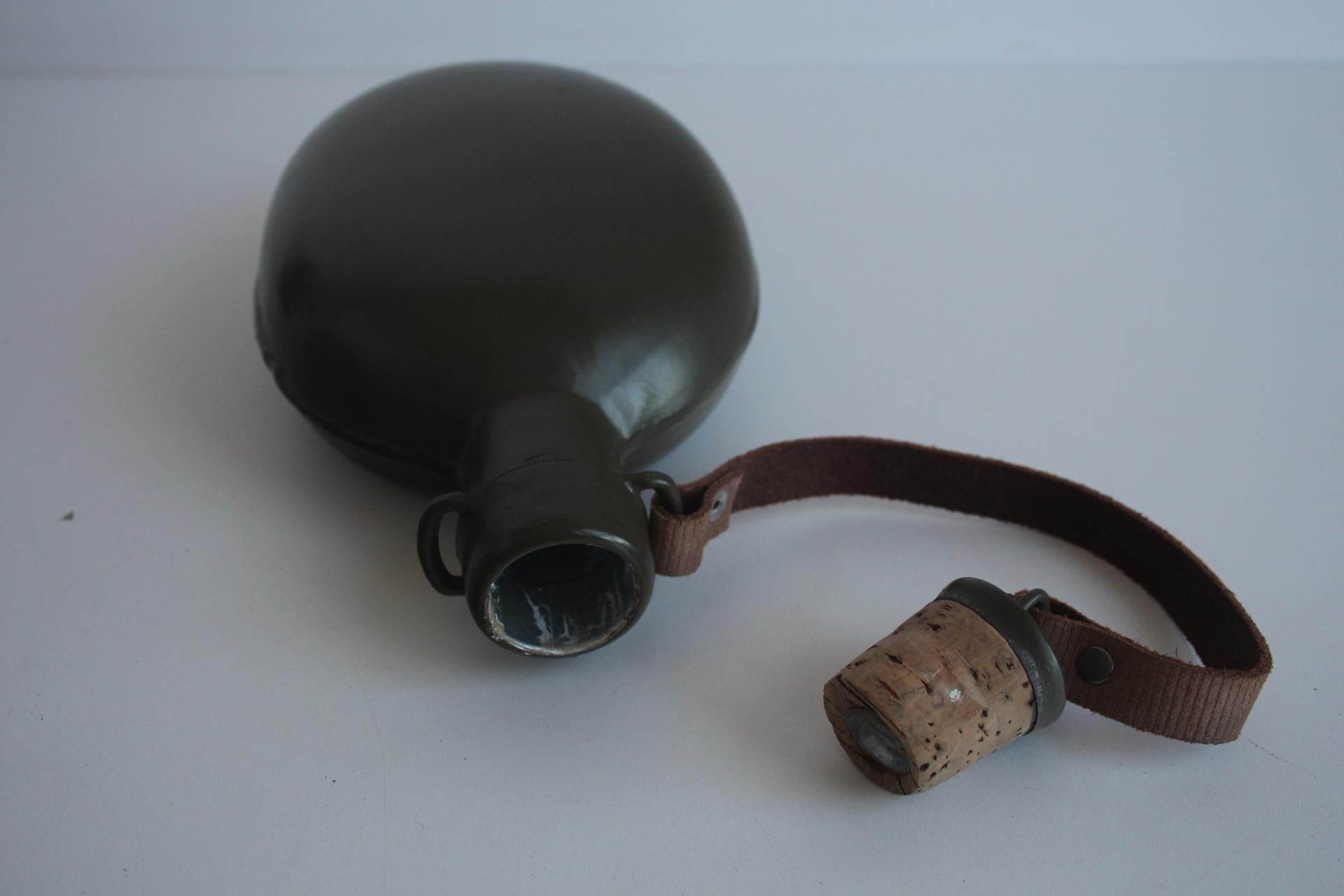 Bottiglia dell'esercito retrò ČSLA, circa 1980 In condizioni buone in vendita a Praha, CZ