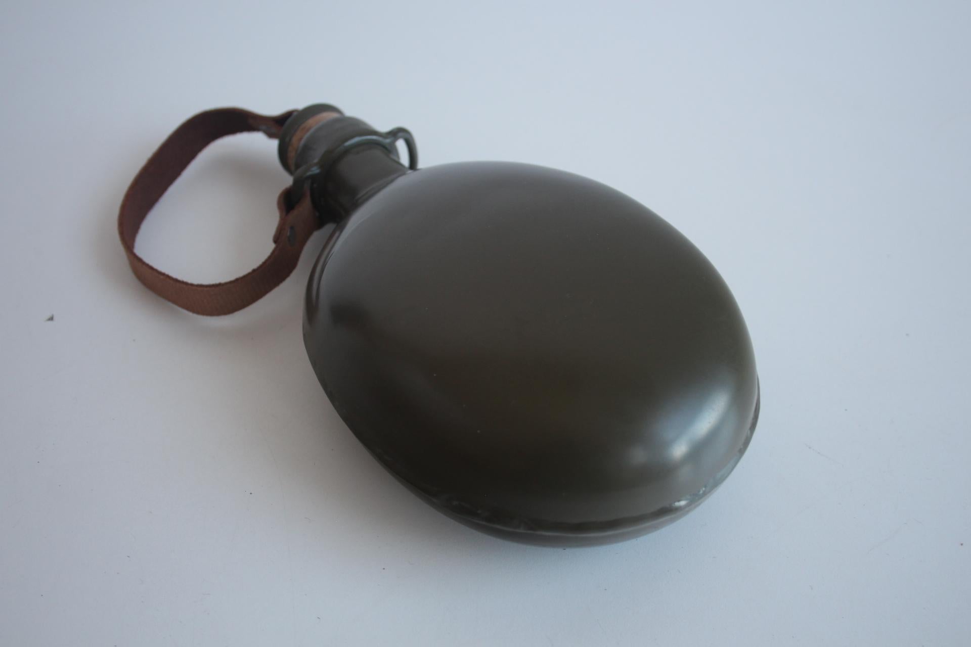 Metallo Bottiglia dell'esercito retrò ČSLA, circa 1980 in vendita