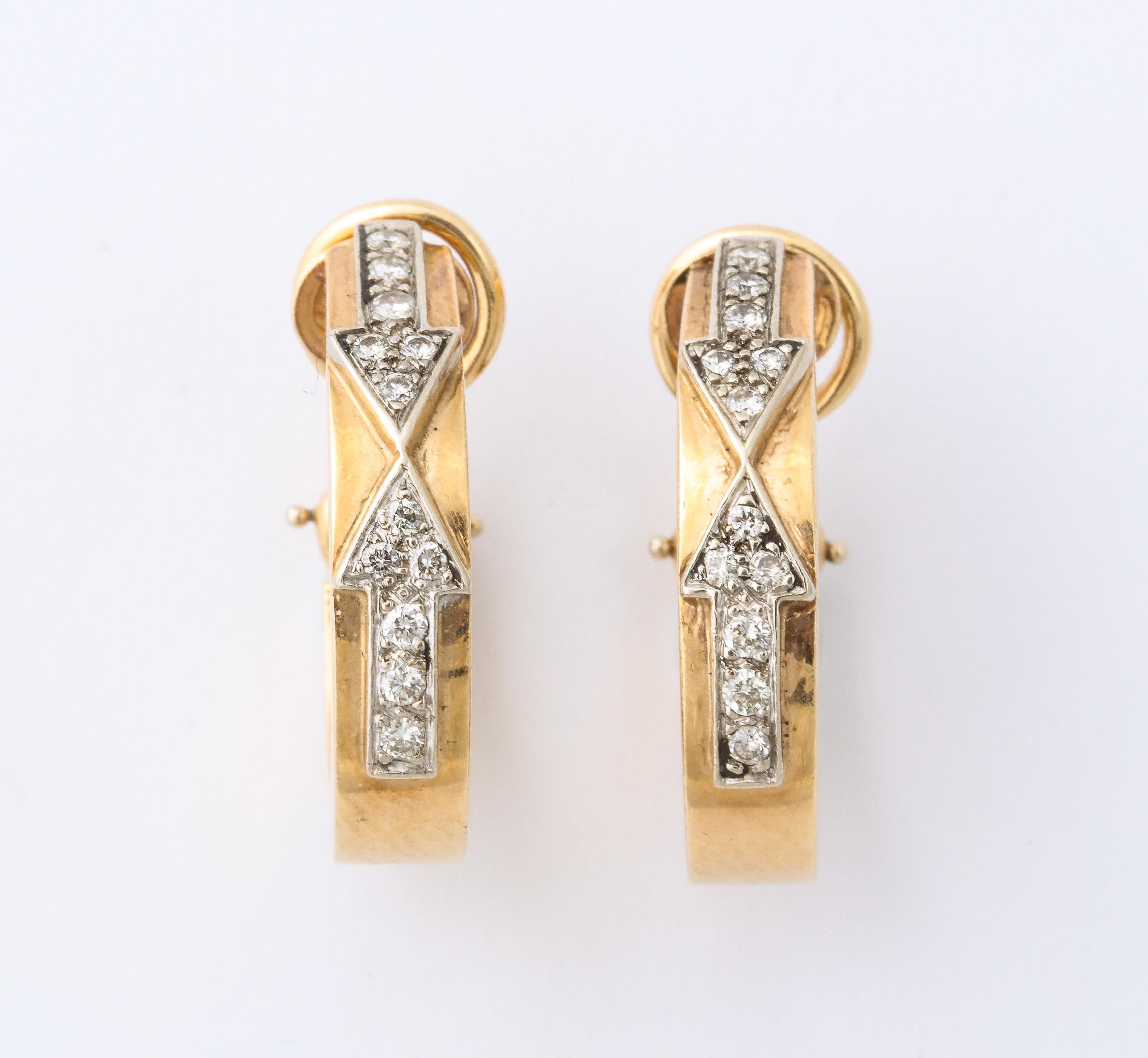 Retro Arrow Design Diamond and Gold Hoop Earrings by Hammerman In Good Condition In New York, NY