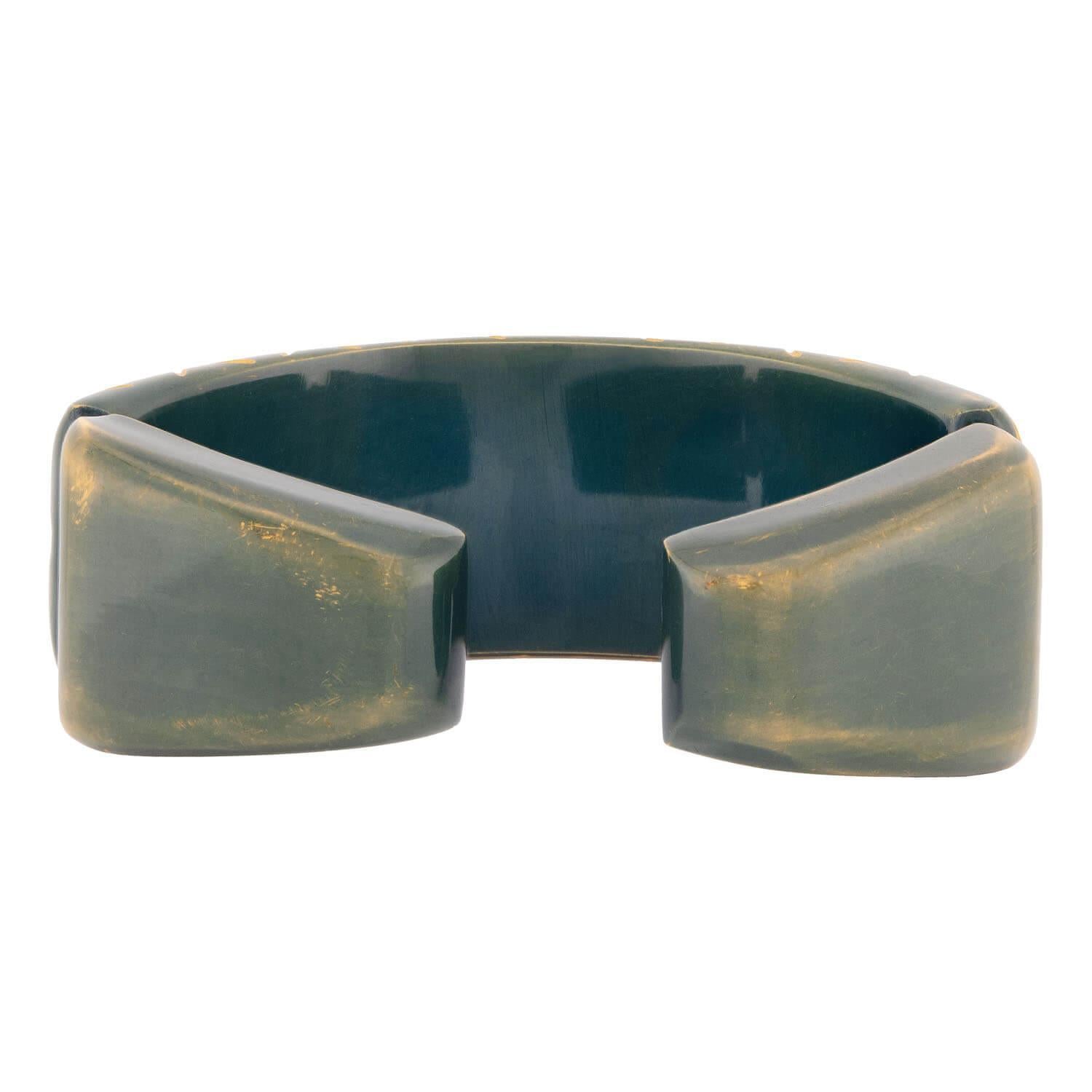 Retro Bakelite Carved Clamper and Link Bracelet Set For Sale 6
