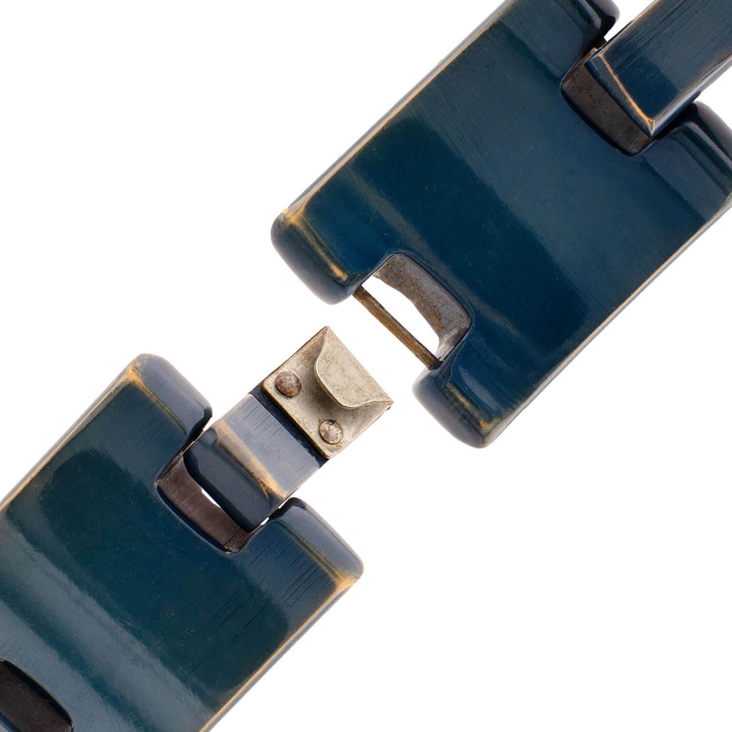 Retro Bakelite Carved Clamper and Link Bracelet Set For Sale 2