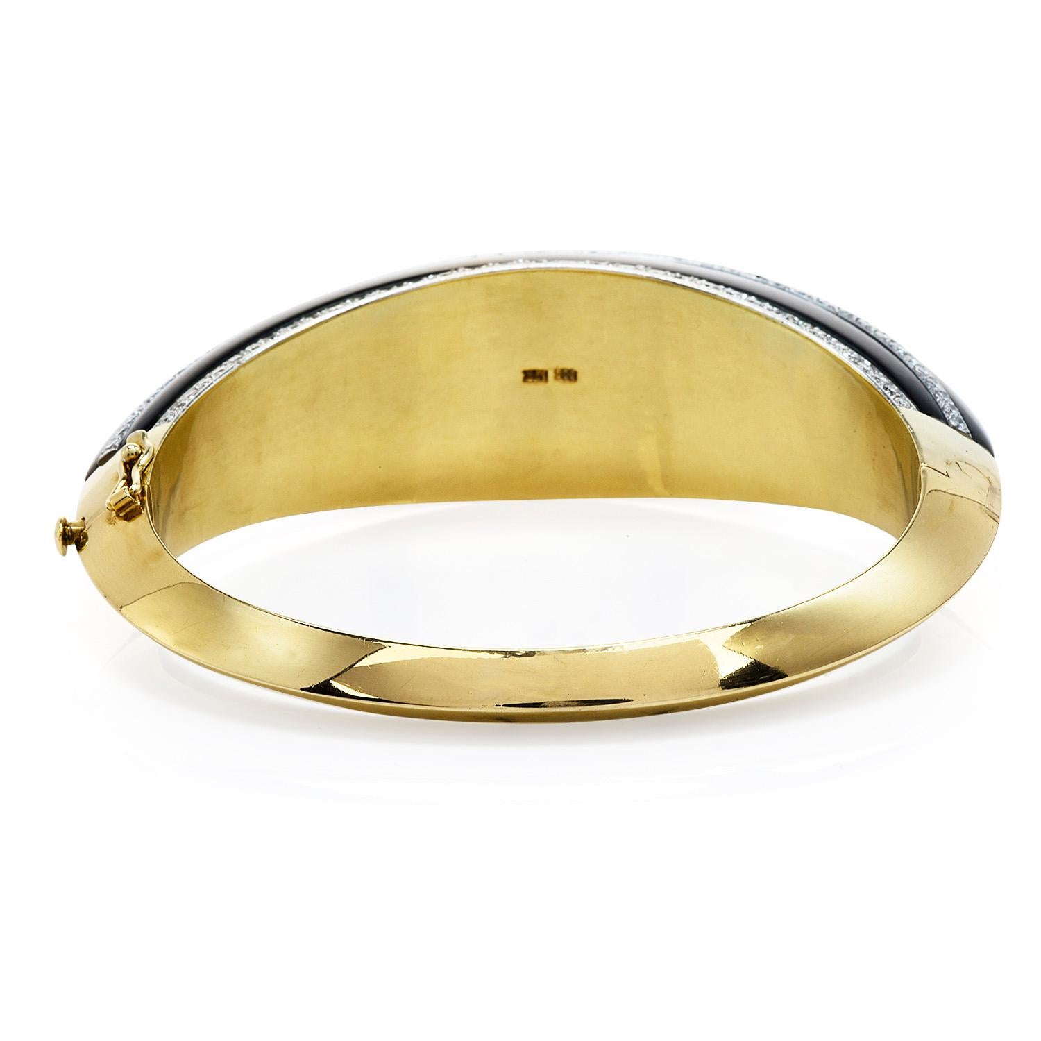 Retro Schwarzer Onyx Diamant Gelbgold Dome Armspange Armband (Rundschliff) im Angebot
