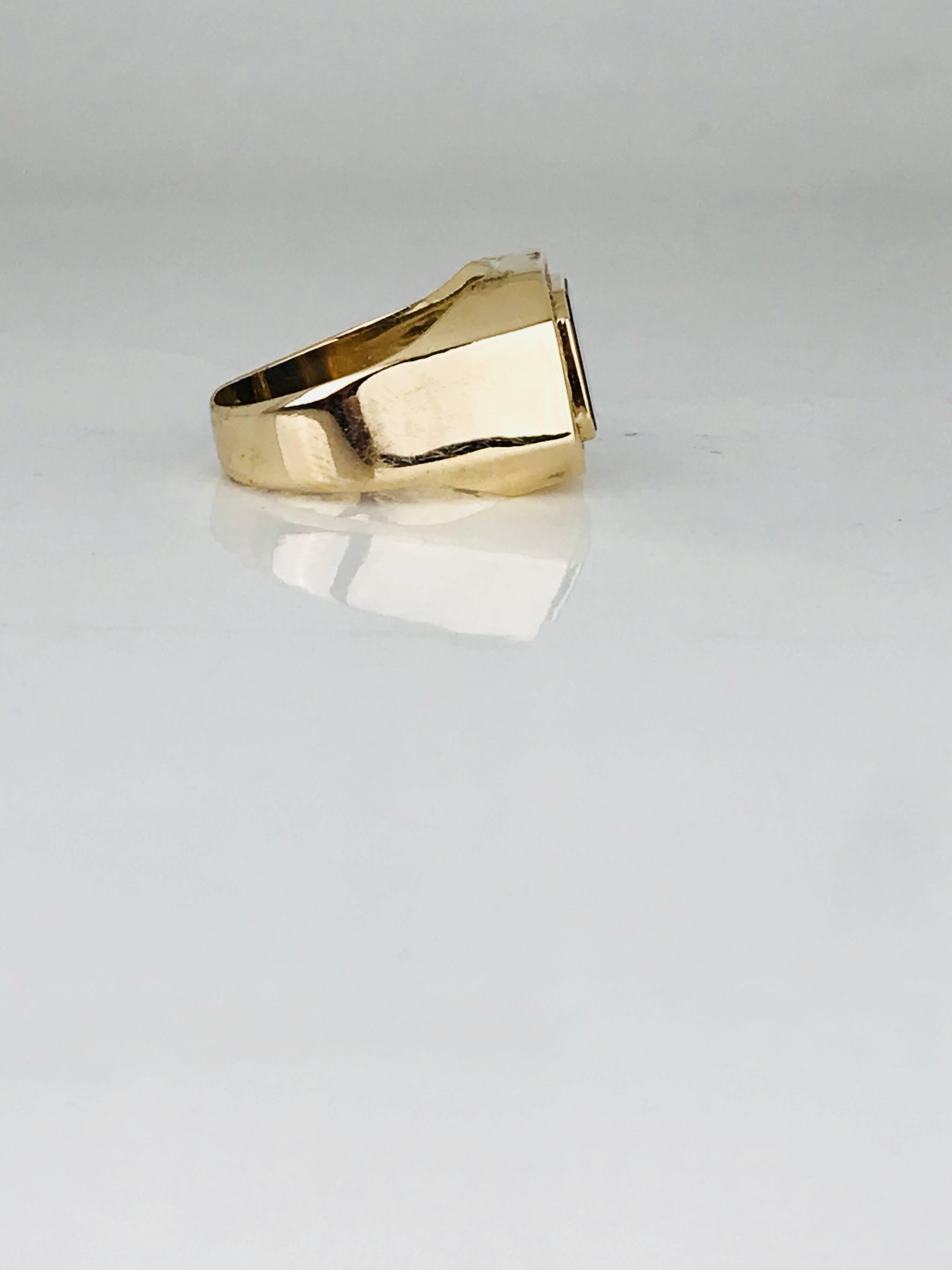 Round Cut Retro Black Onyx Gent Yellow Gold Ring, .80 Carat Channel-Set Diamonds For Sale