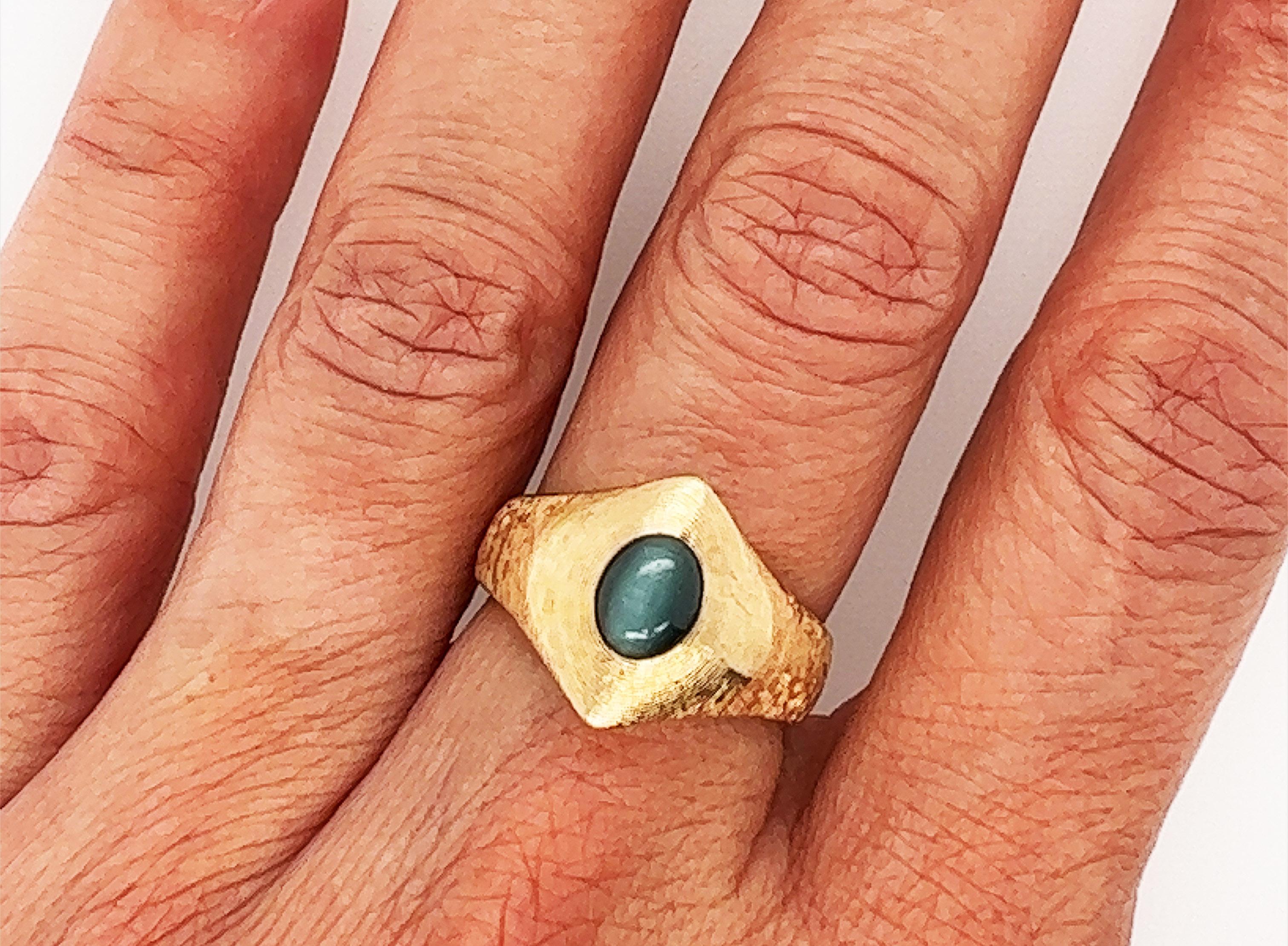 Retro Cat's Eye Ring GIA Blue Green Tourmaline Oval Cabochon Original 1960s 14K In Excellent Condition For Sale In Dearborn, MI