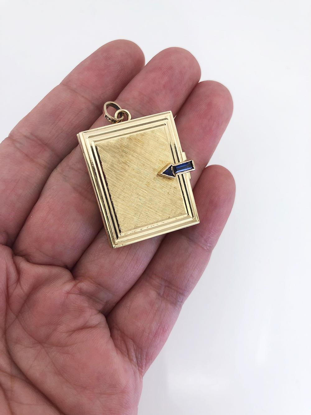 Retro Book Locket Sapphire Arrow In Excellent Condition In New York, NY