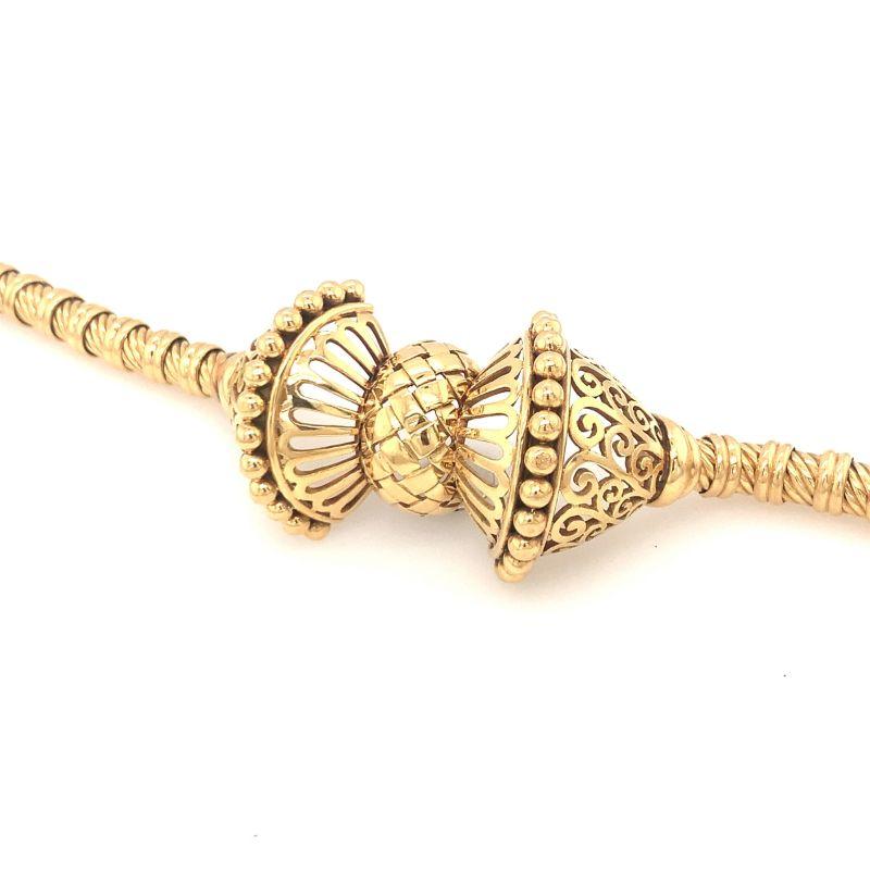 Rétro Bracelet rétro à motif de nœud en or jaune et rose 18K, circa 1940s en vente